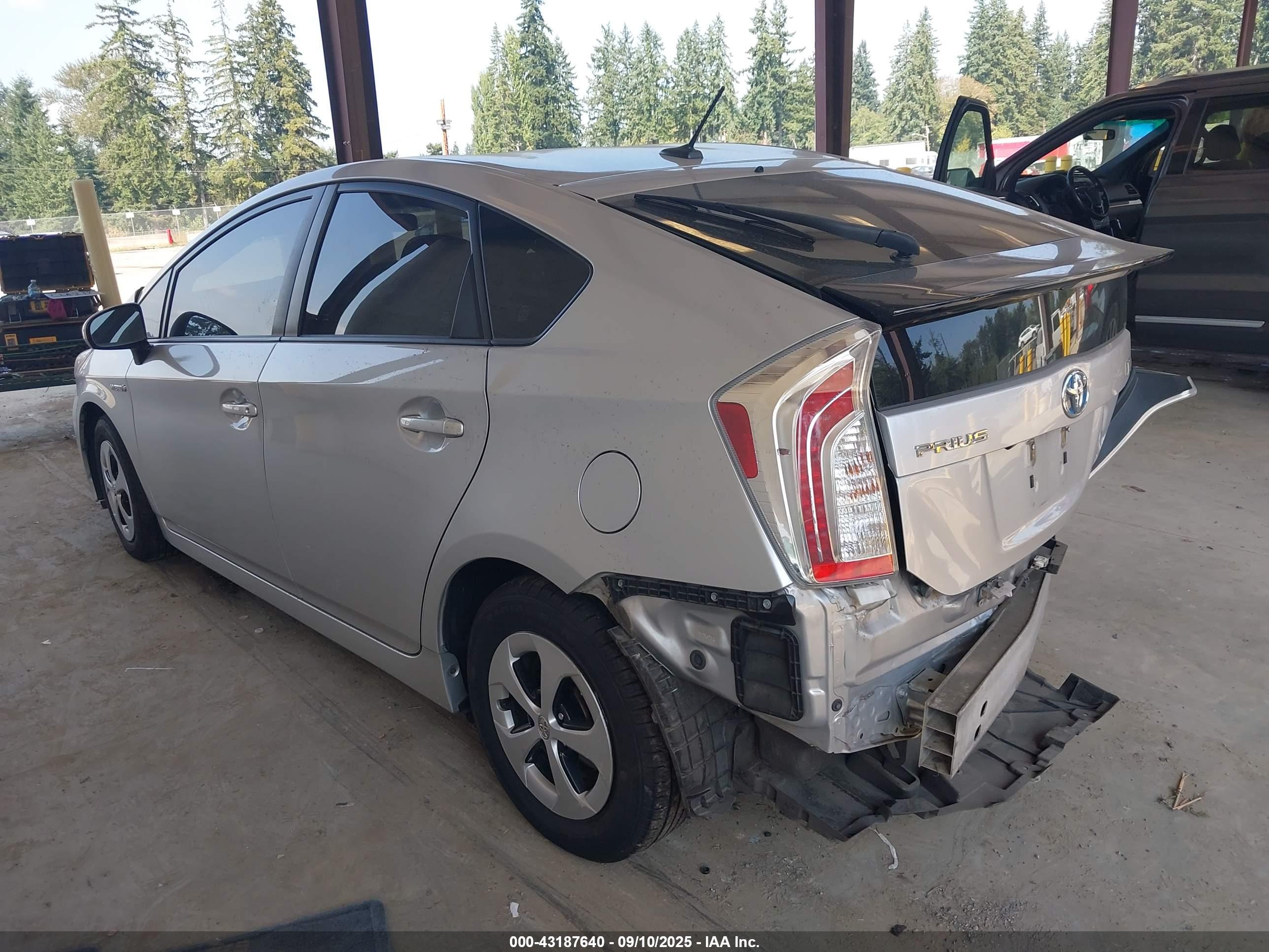 TOYOTA PRIUS image 3