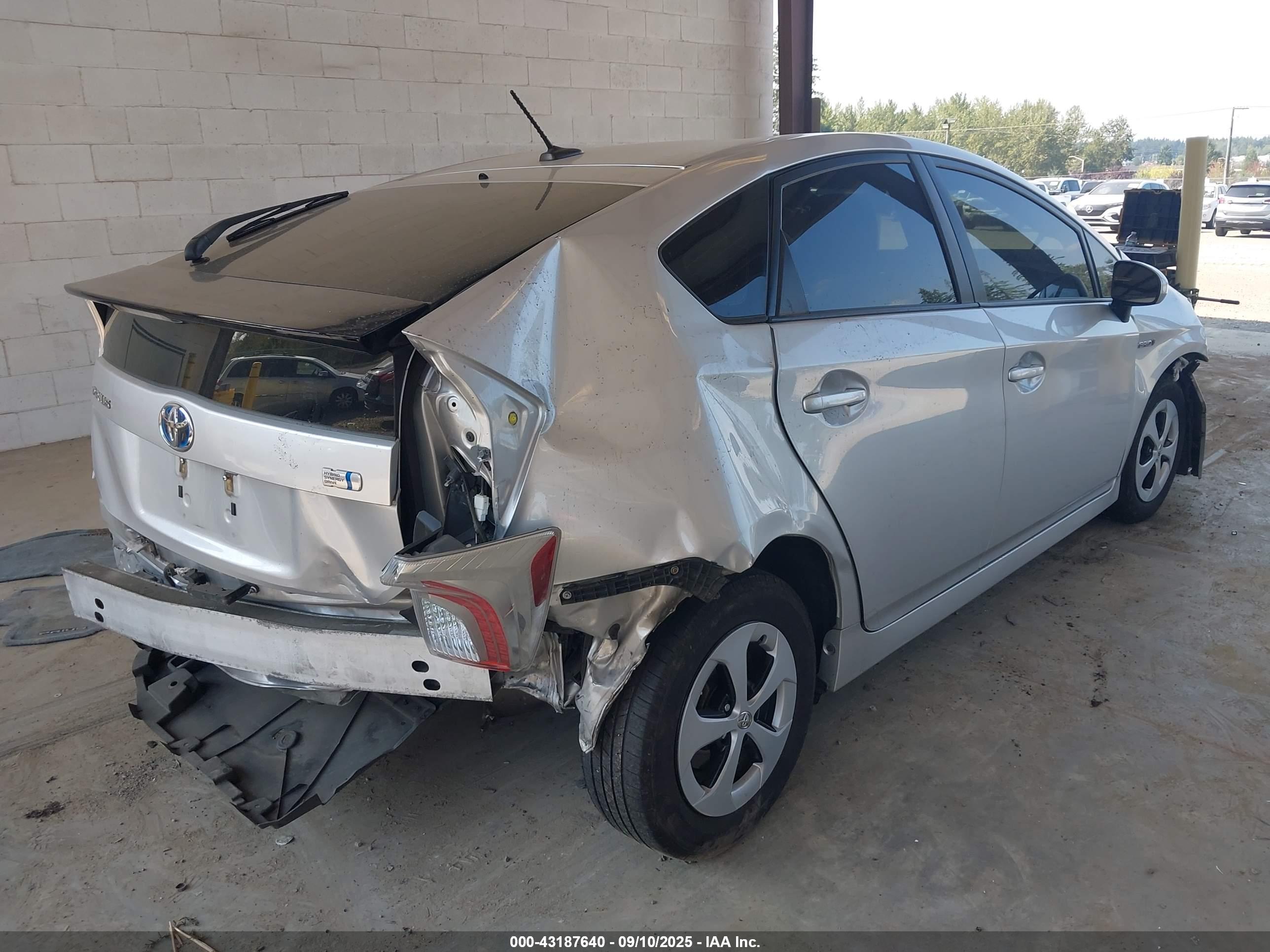 TOYOTA PRIUS image 4