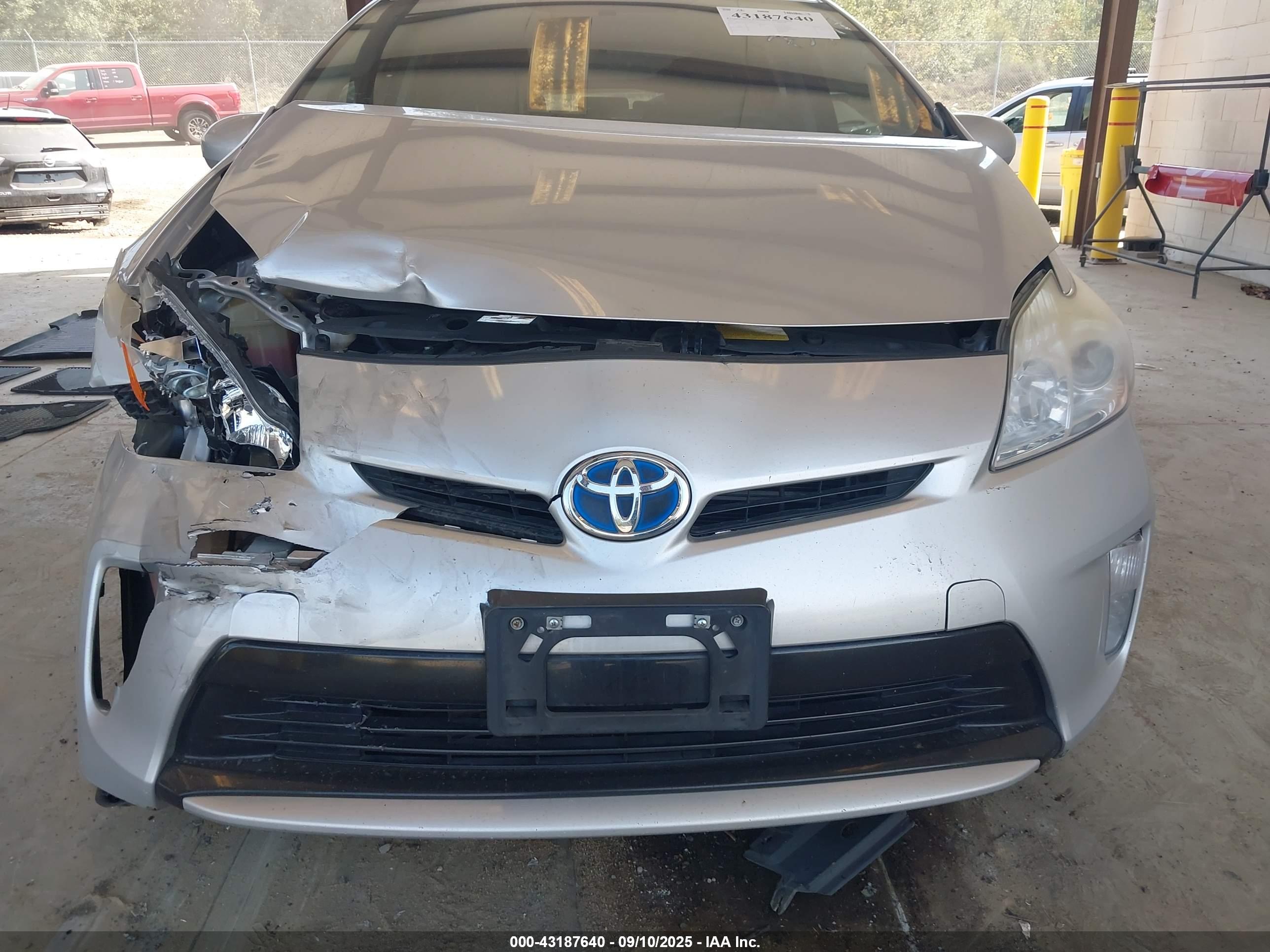 TOYOTA PRIUS image 6