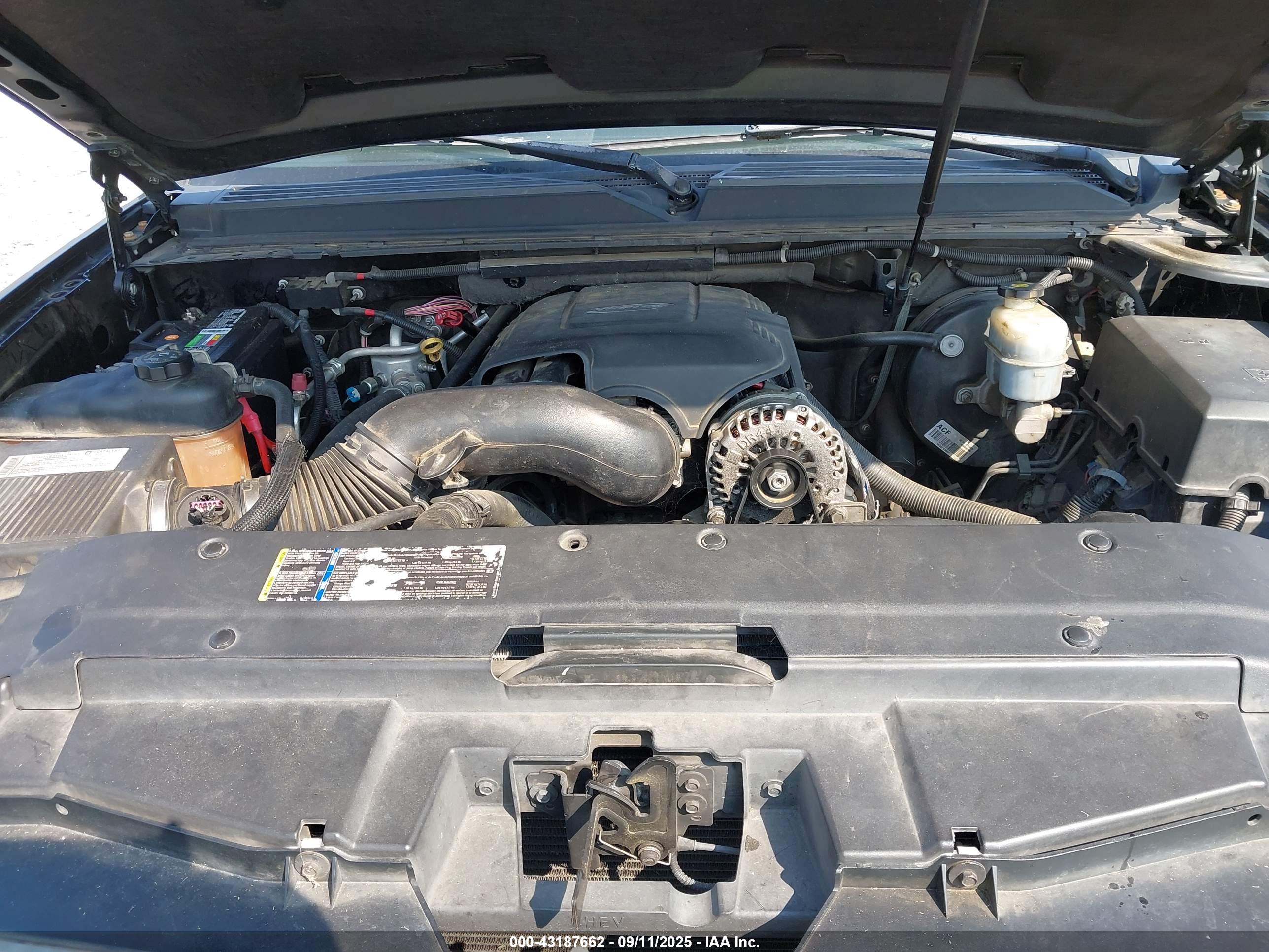 CHEVROLET TAHOE image 10