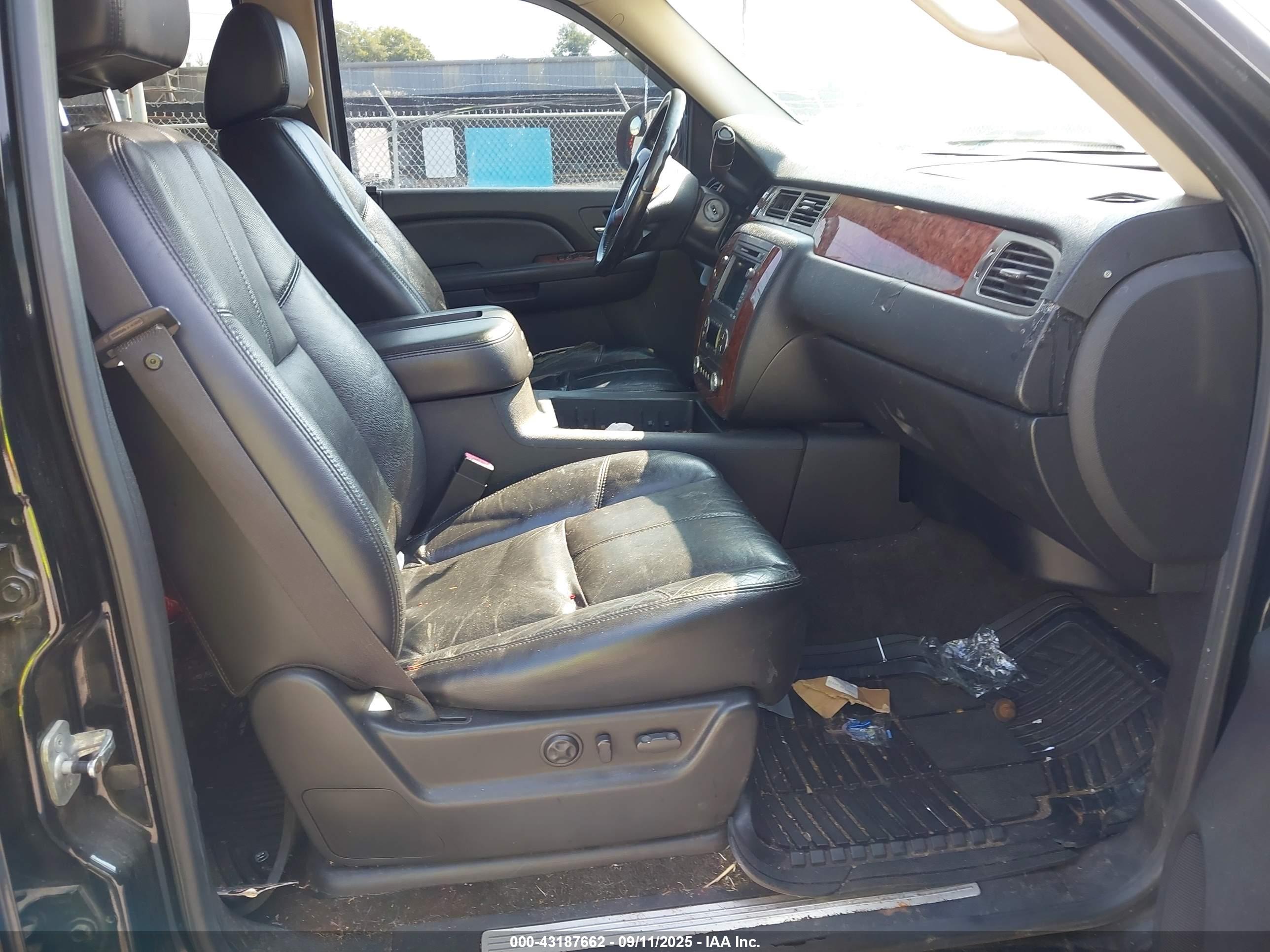 CHEVROLET TAHOE image 5