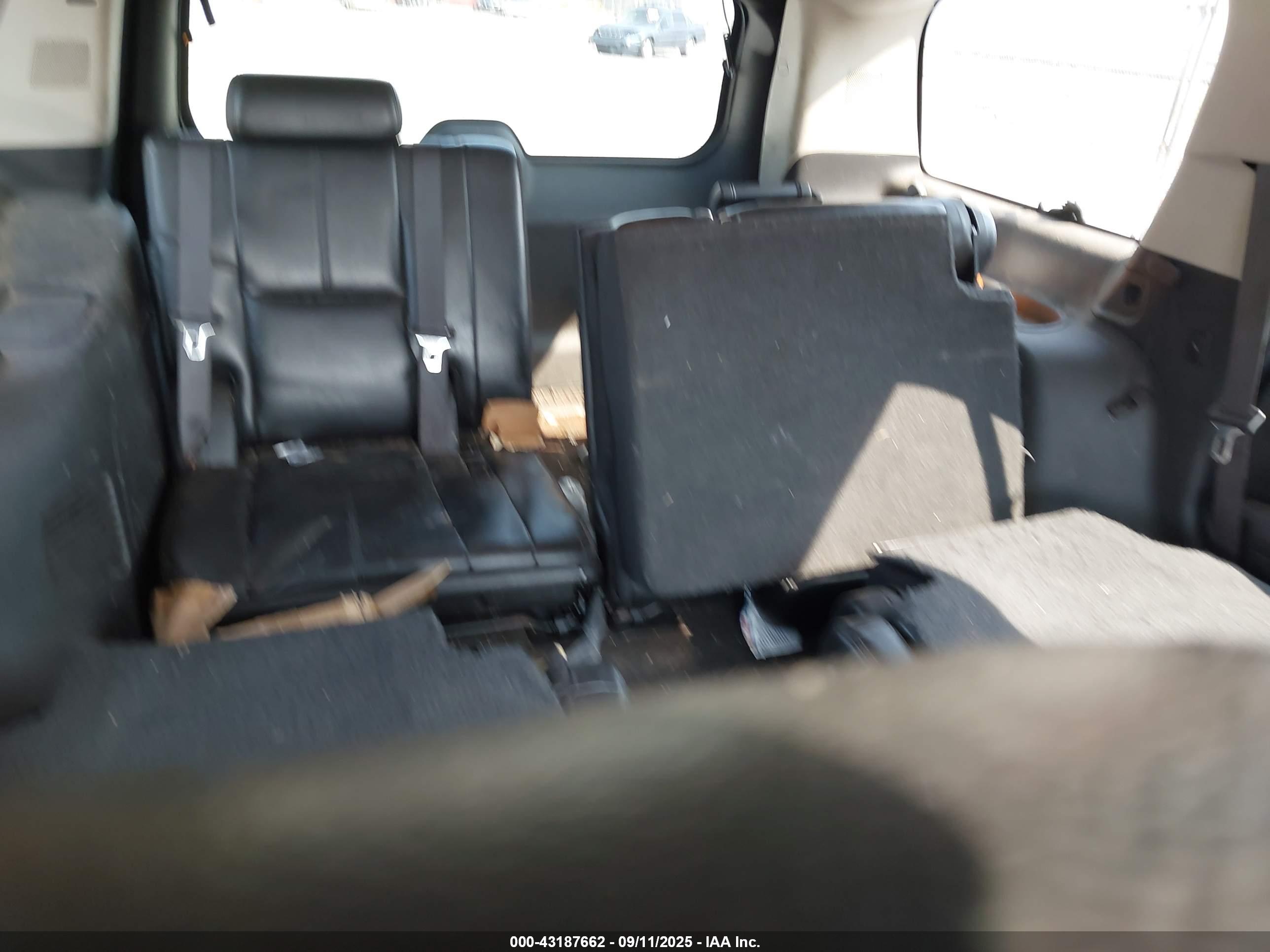 CHEVROLET TAHOE image 8