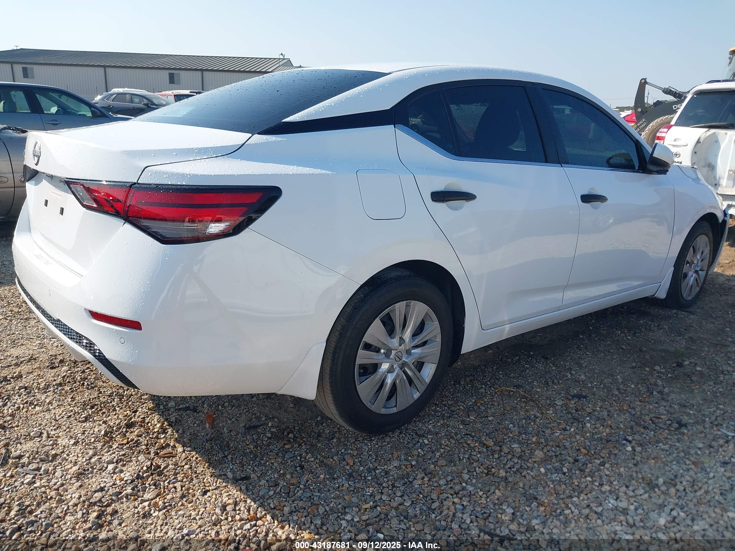 NISSAN SENTRA image 4