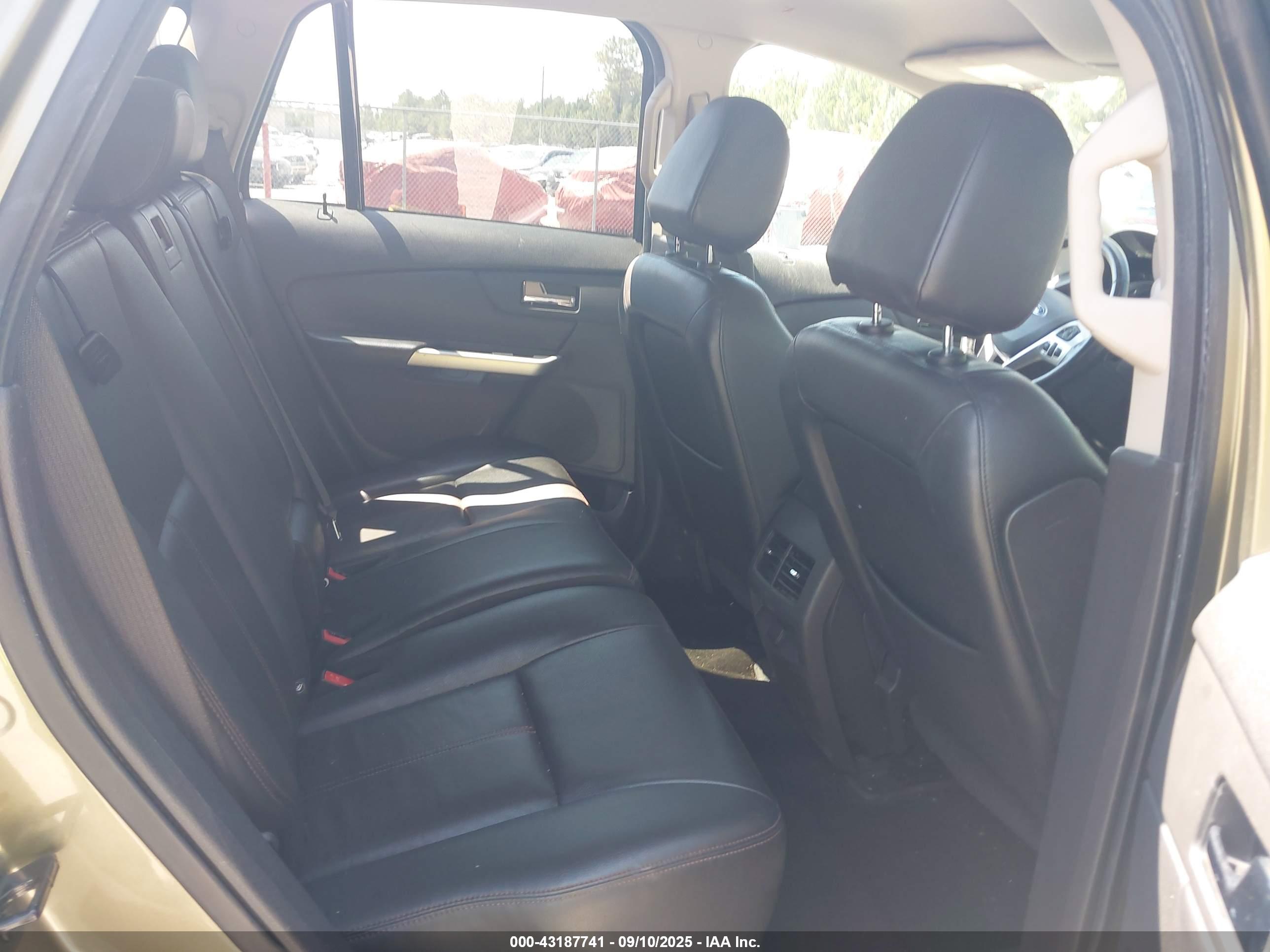 FORD EDGE image 8