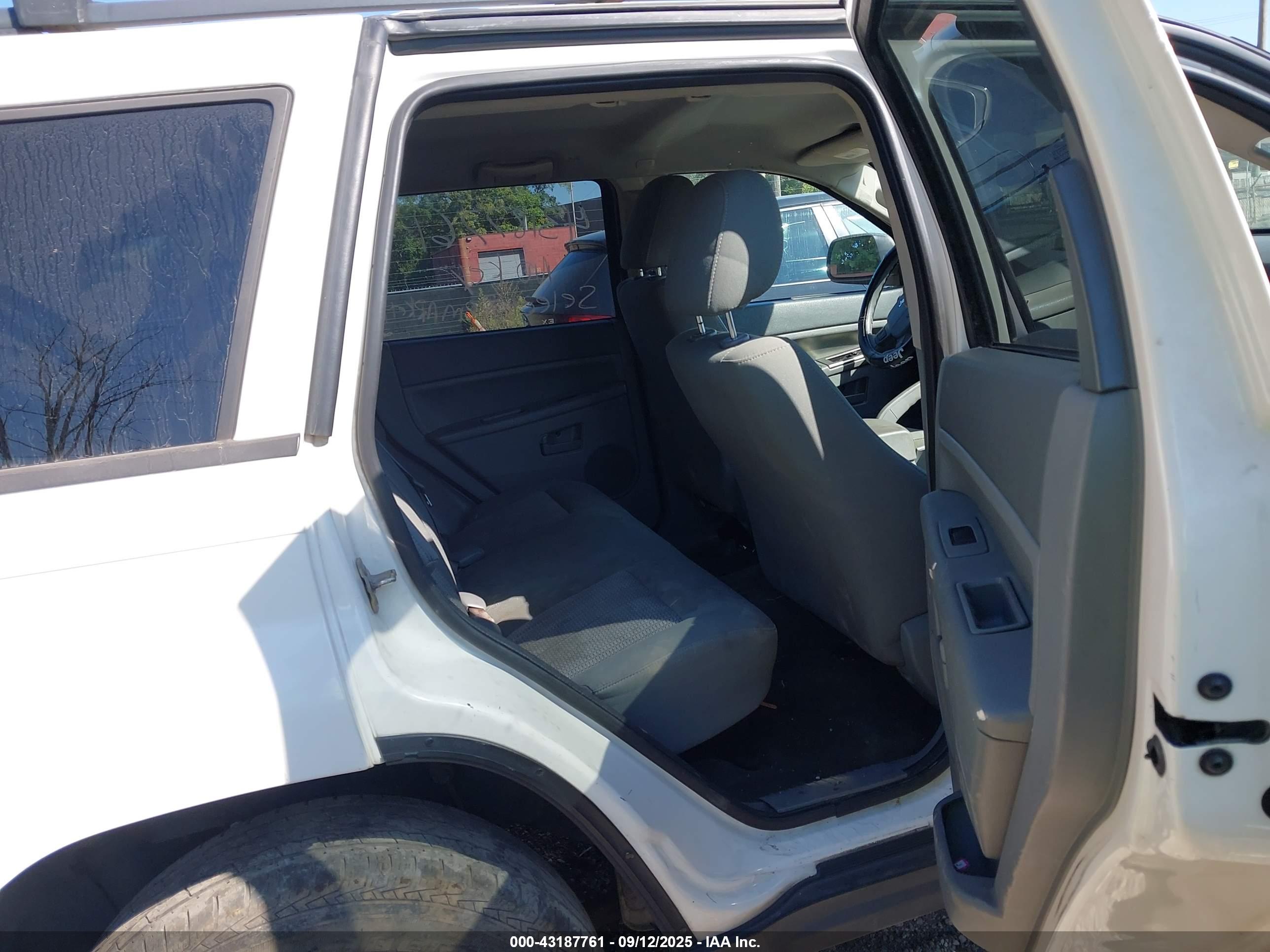 JEEP GRAND image 8