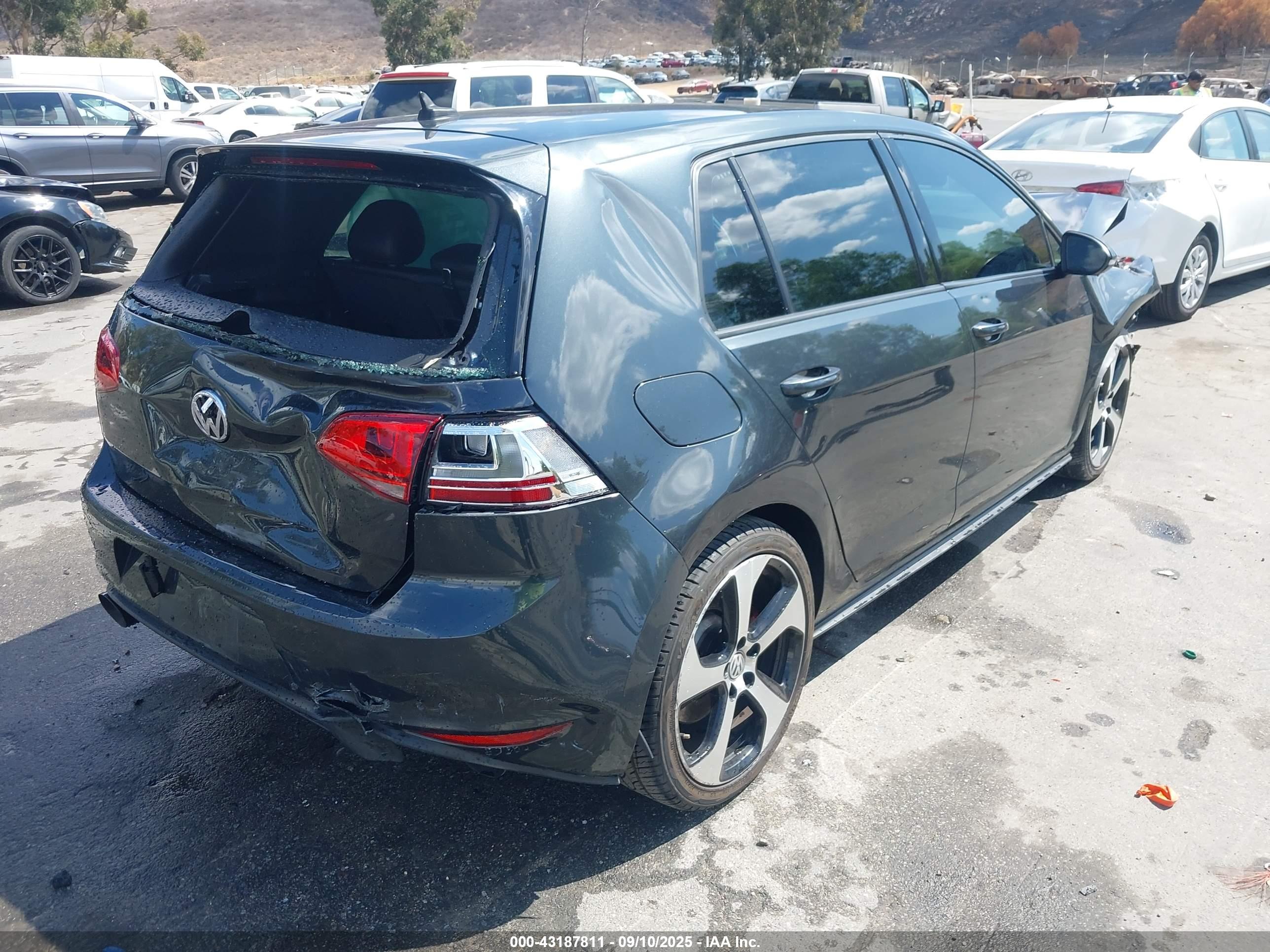 VOLKSWAGEN GOLF image 4