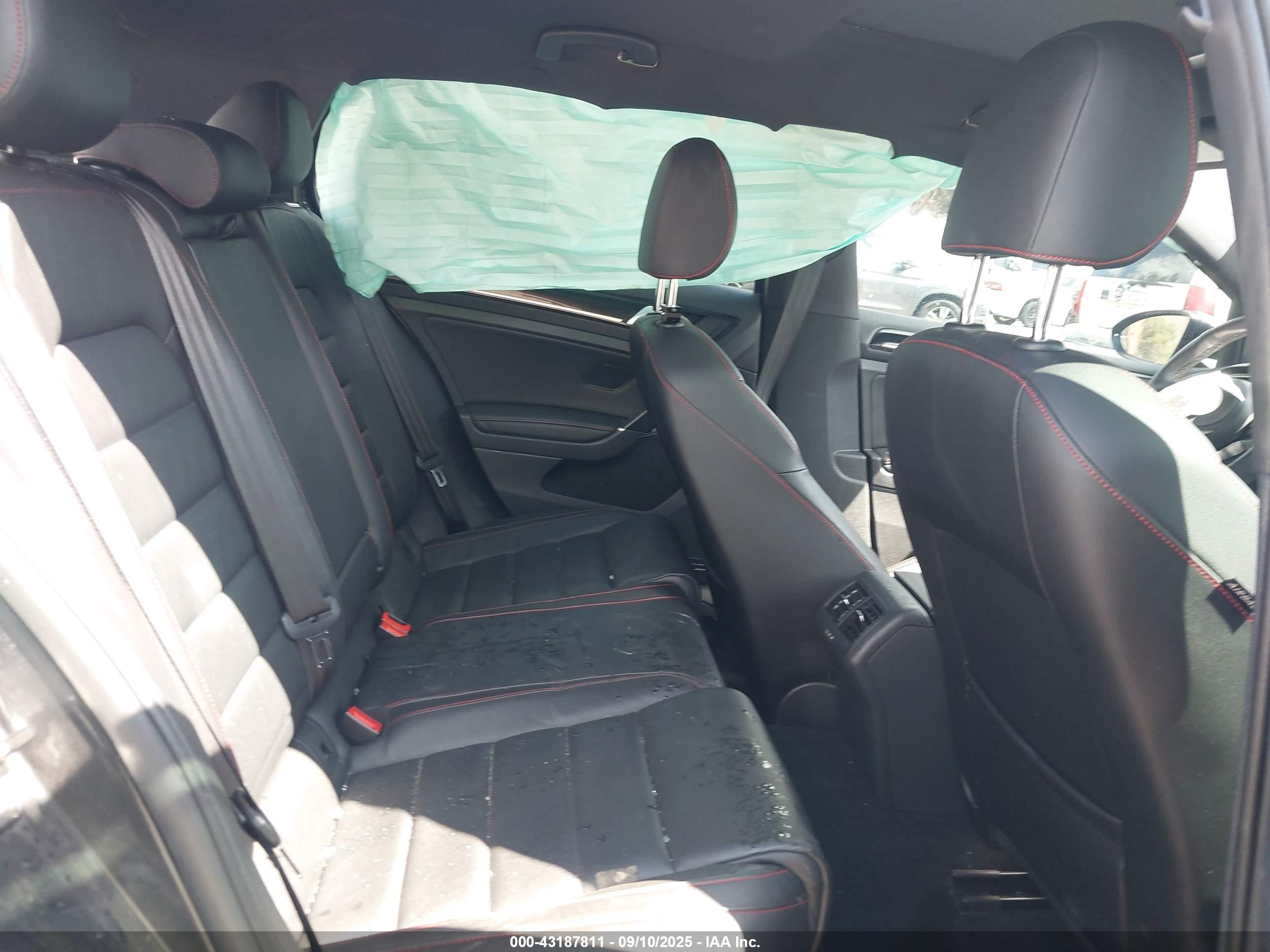 VOLKSWAGEN GOLF image 8