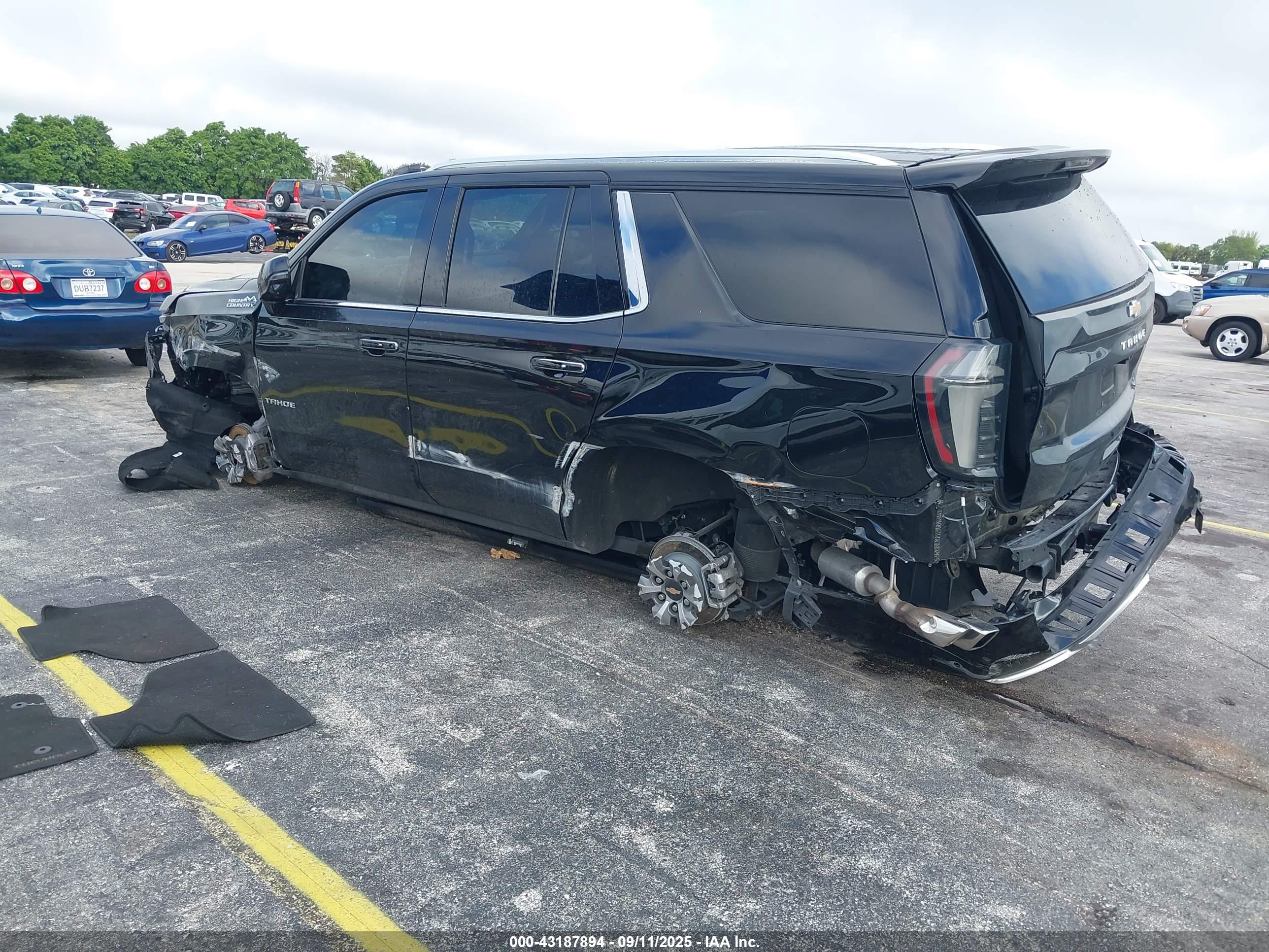 CHEVROLET TAHOE image 3
