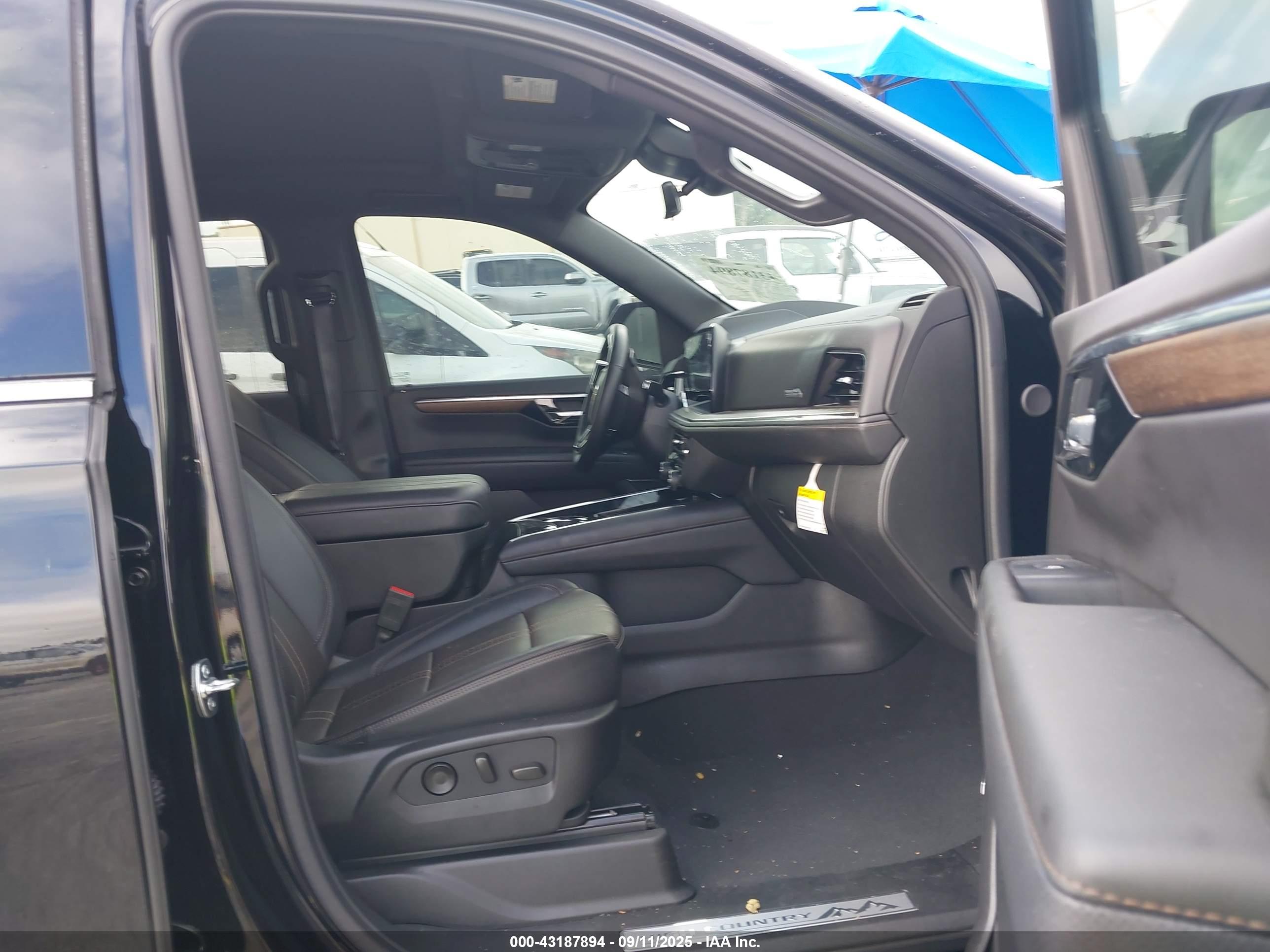 CHEVROLET TAHOE image 5