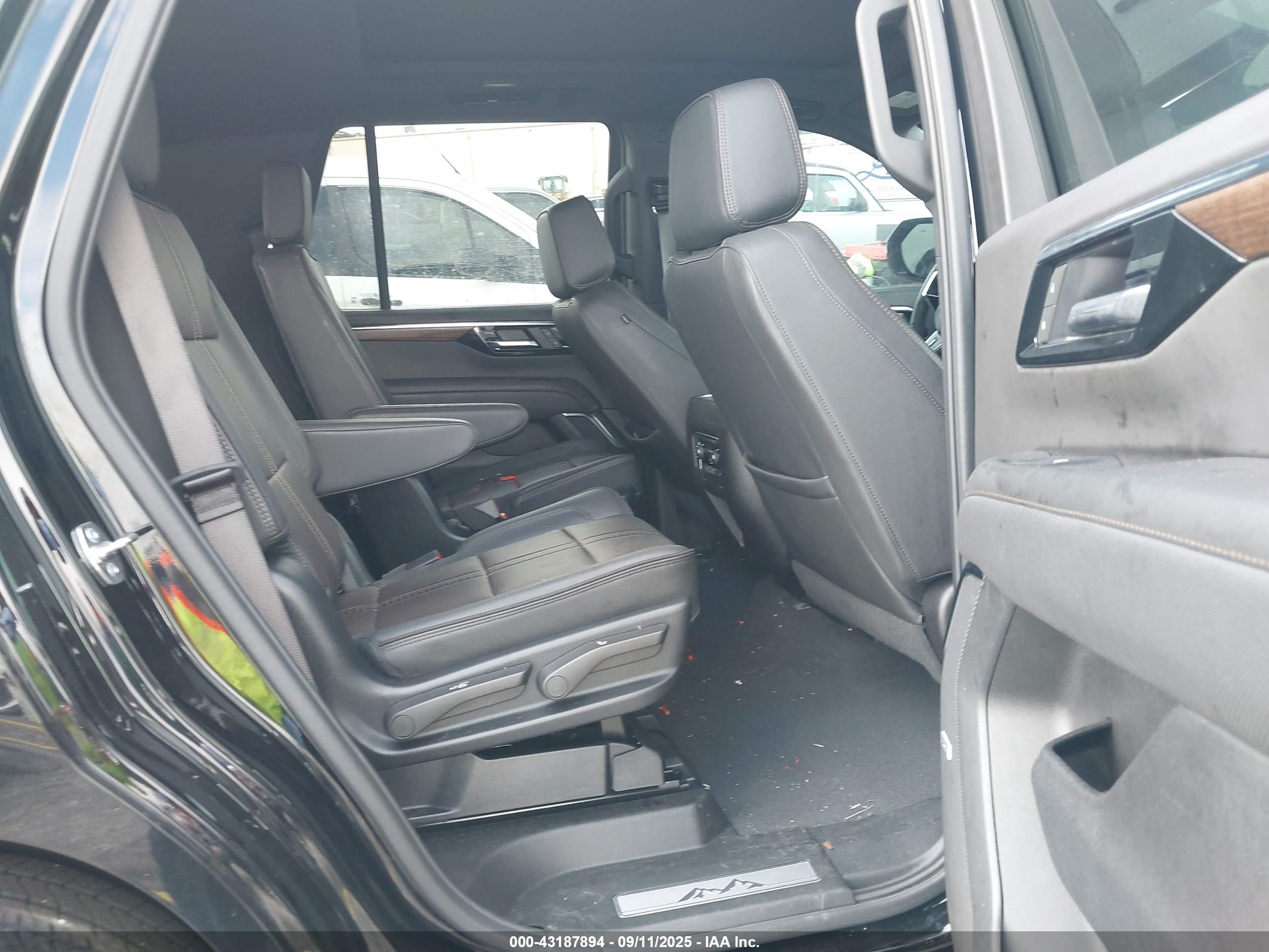 CHEVROLET TAHOE image 8