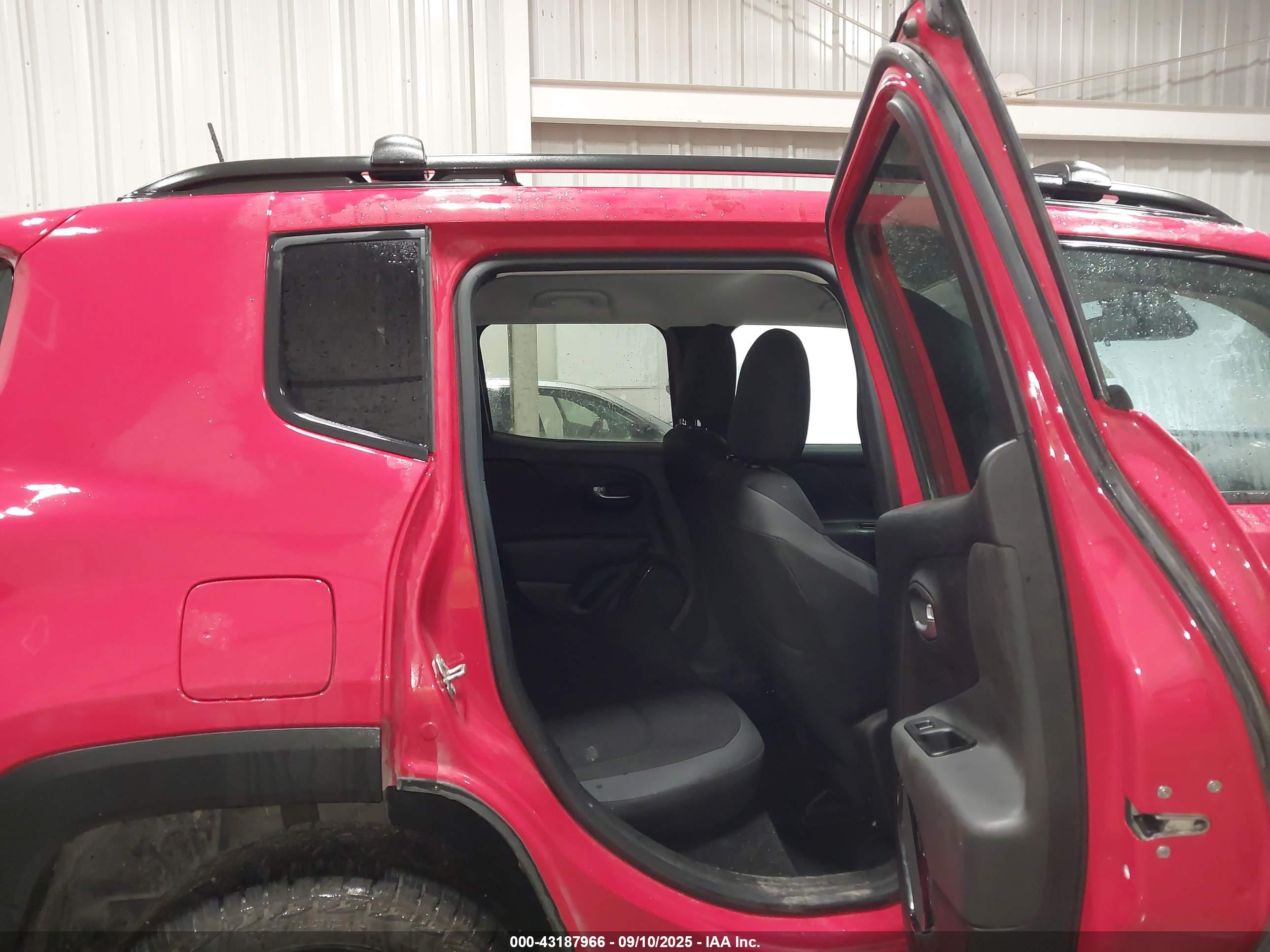 JEEP RENEGADE image 8