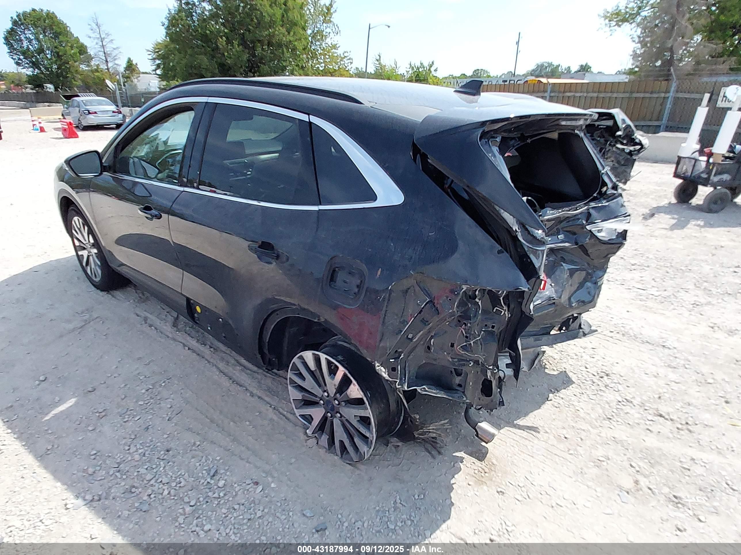 FORD ESCAPE image 3