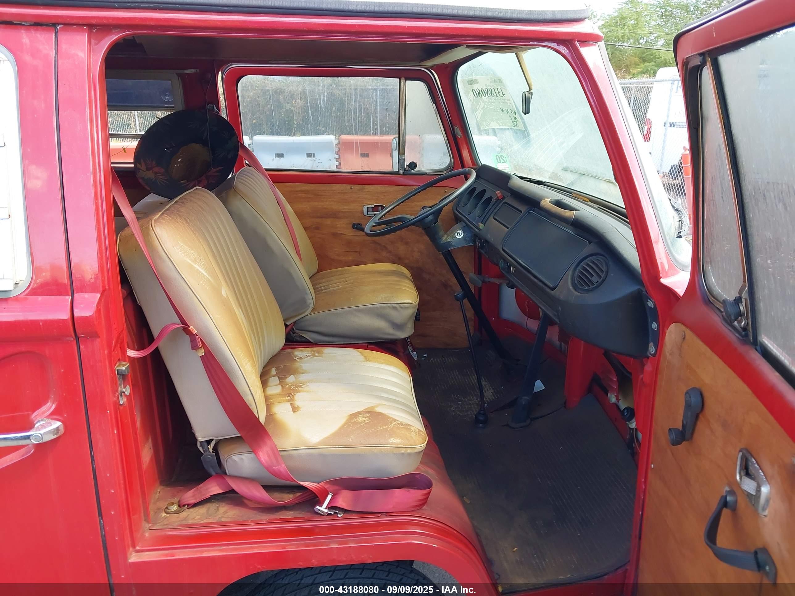 VOLKSWAGEN WESTFALIA image 5
