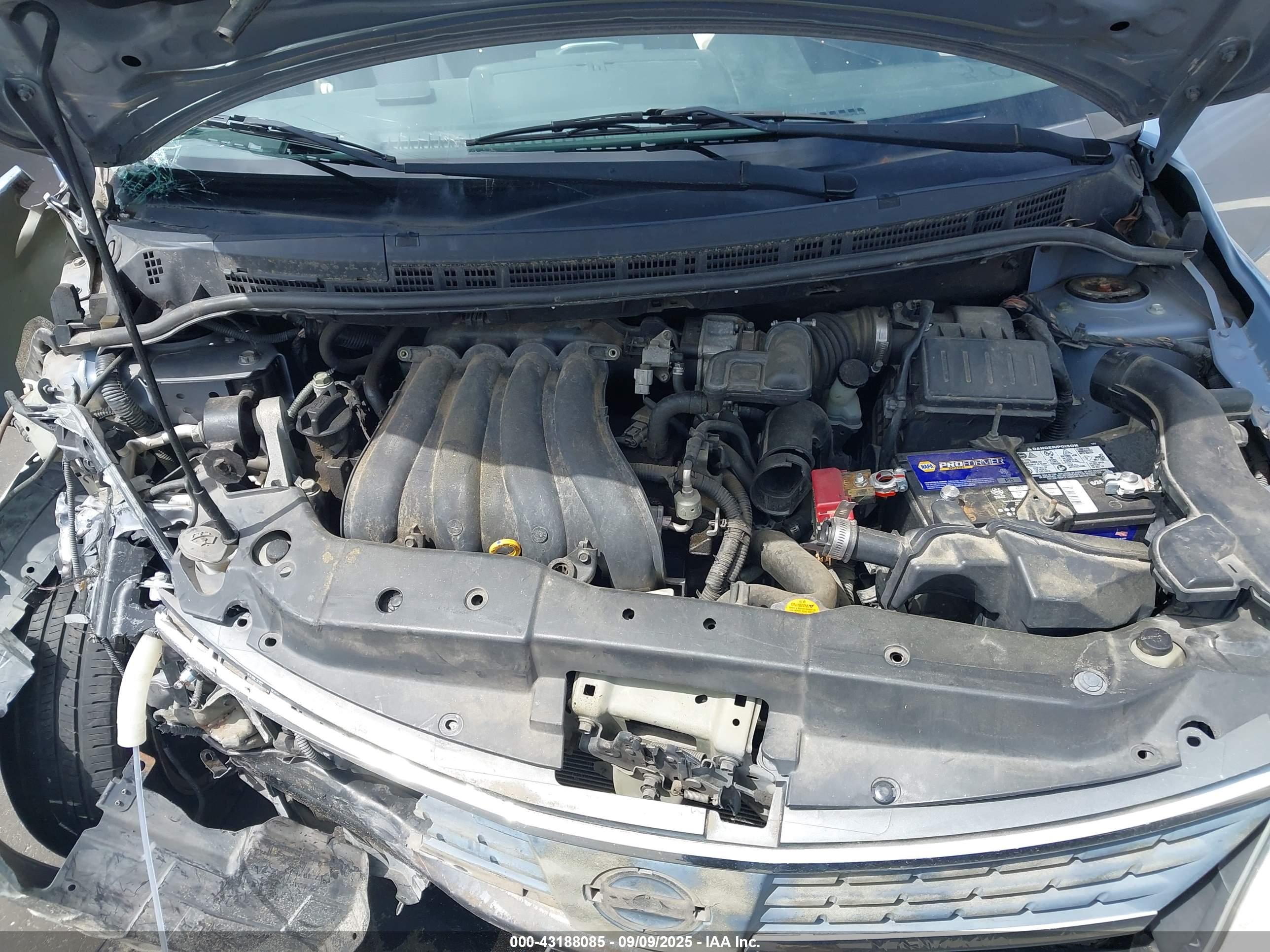 NISSAN VERSA image 10
