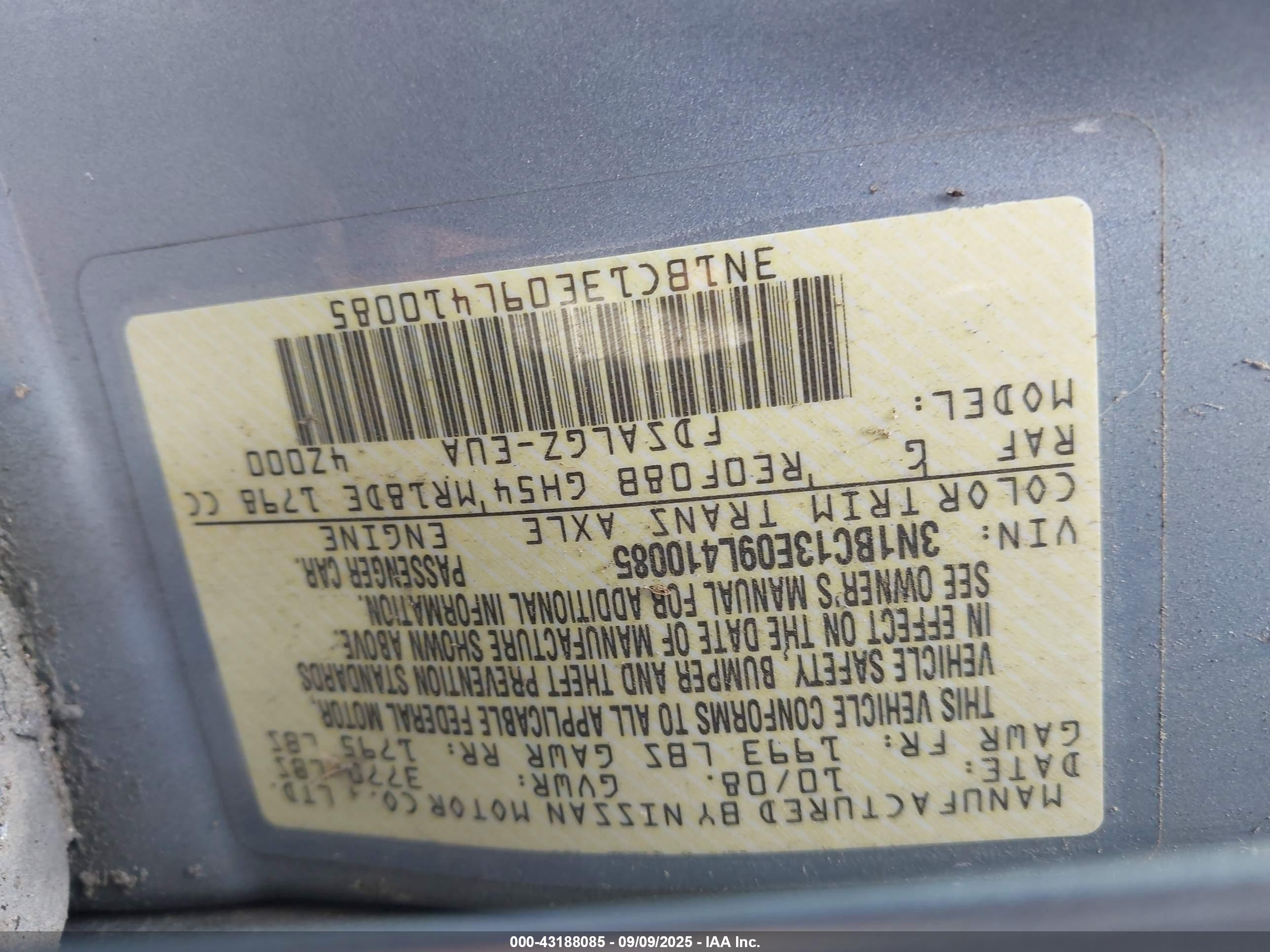 NISSAN VERSA image 9