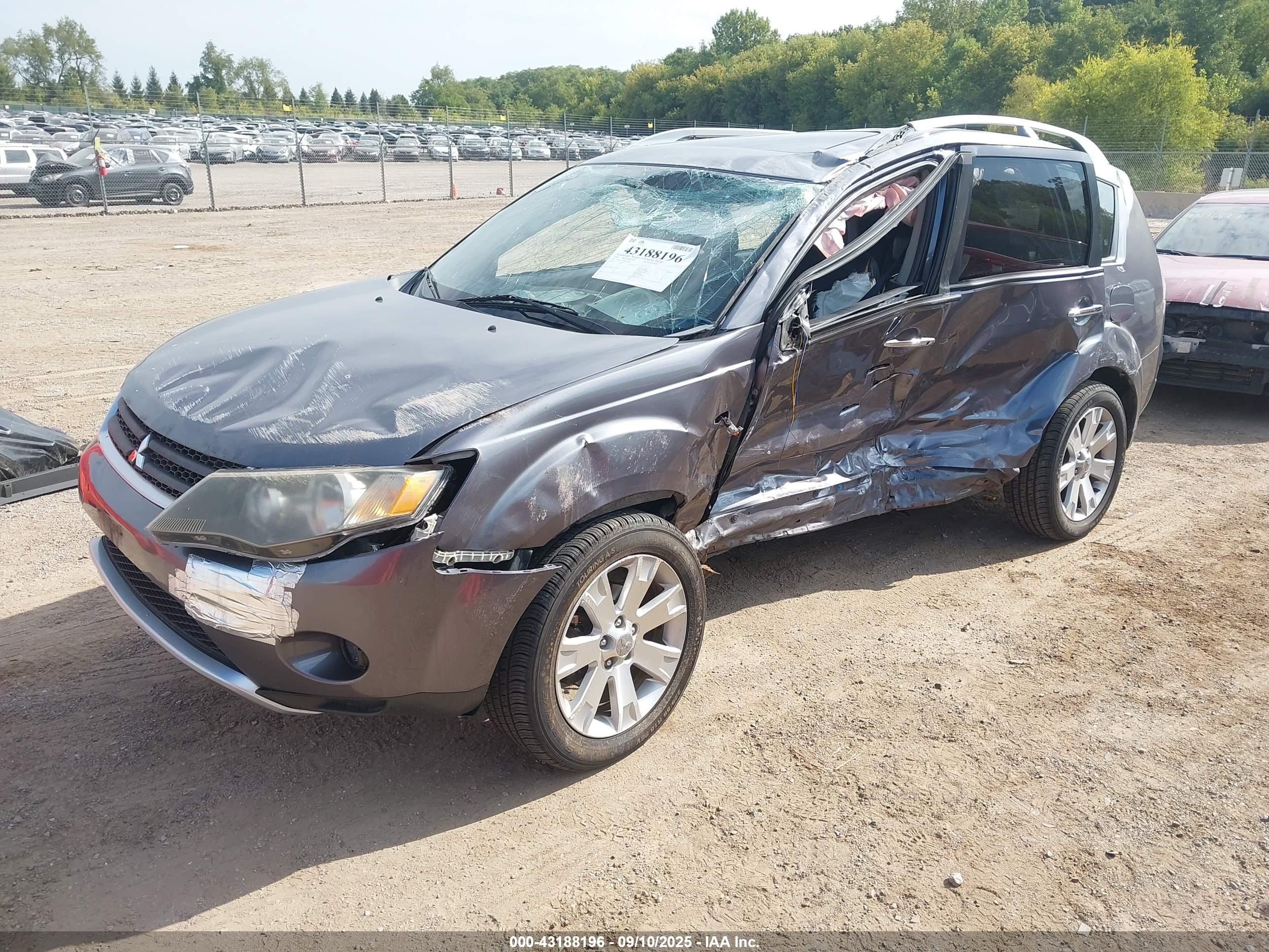 MITSUBISHI OUTLANDER image 2