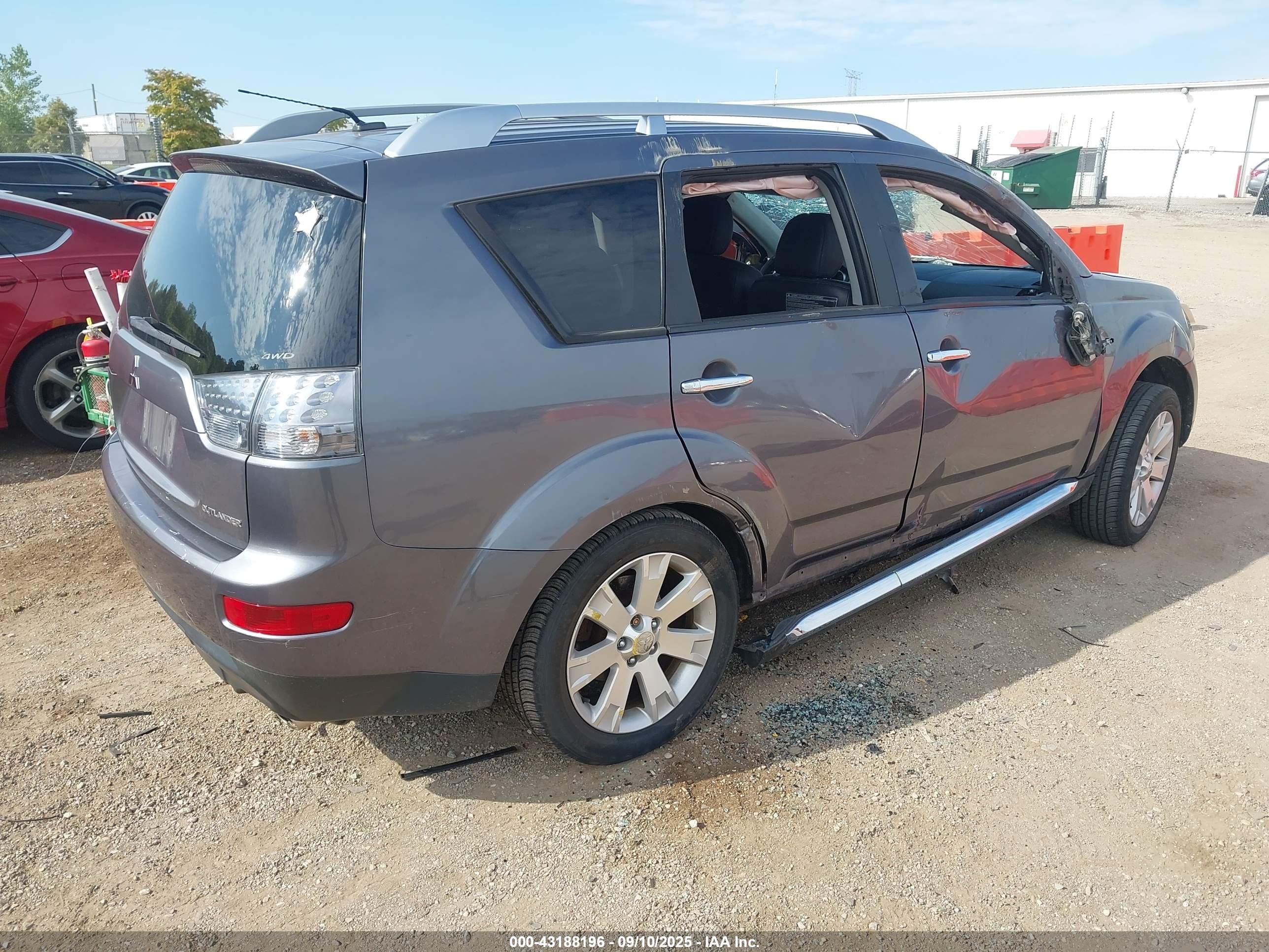 MITSUBISHI OUTLANDER image 4
