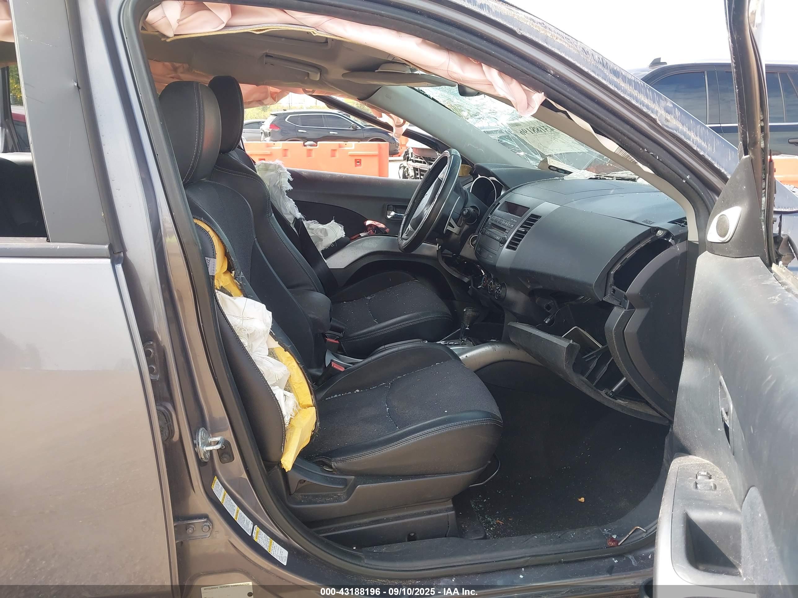 MITSUBISHI OUTLANDER image 5