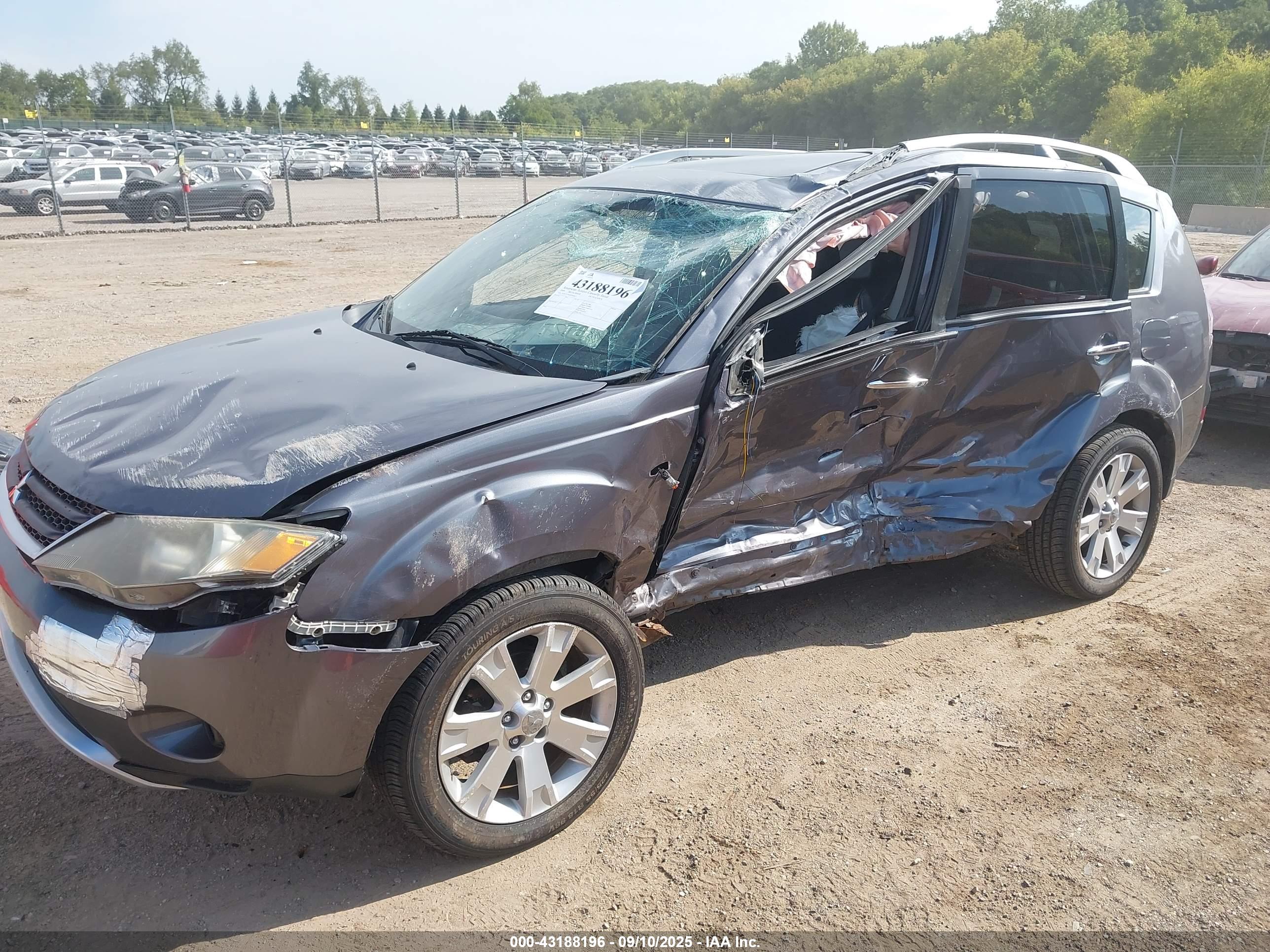 MITSUBISHI OUTLANDER image 6
