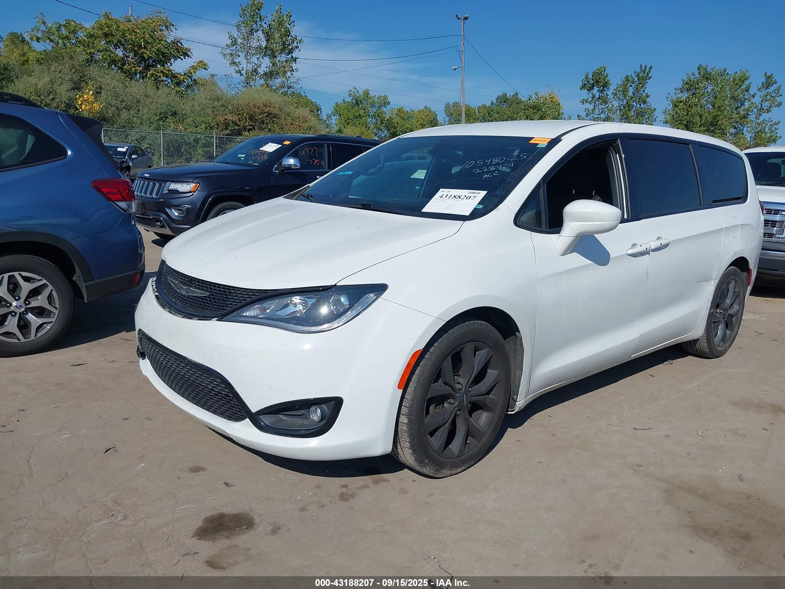 CHRYSLER PACIFICA image 2