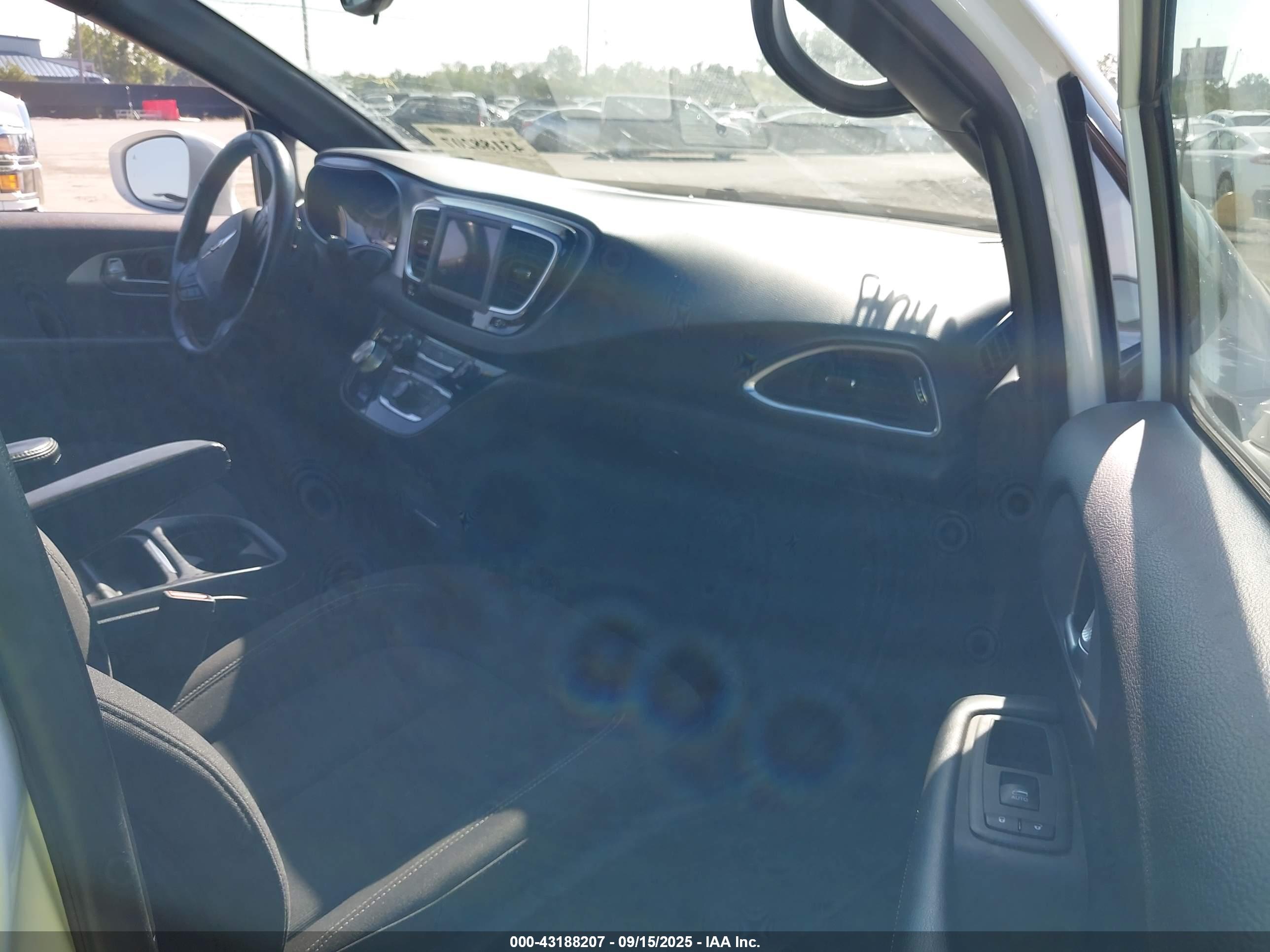 CHRYSLER PACIFICA image 5