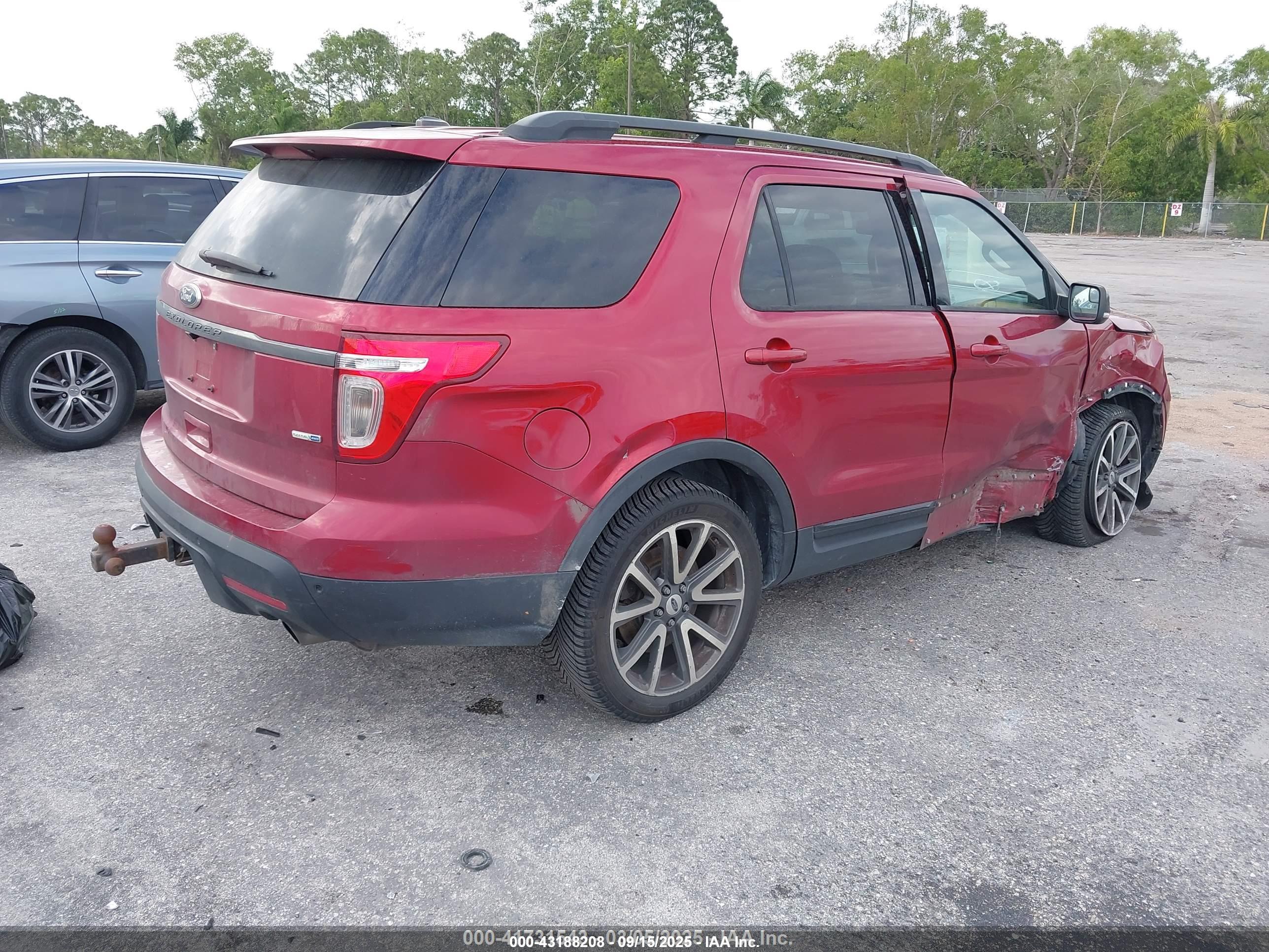FORD EXPLORER image 4