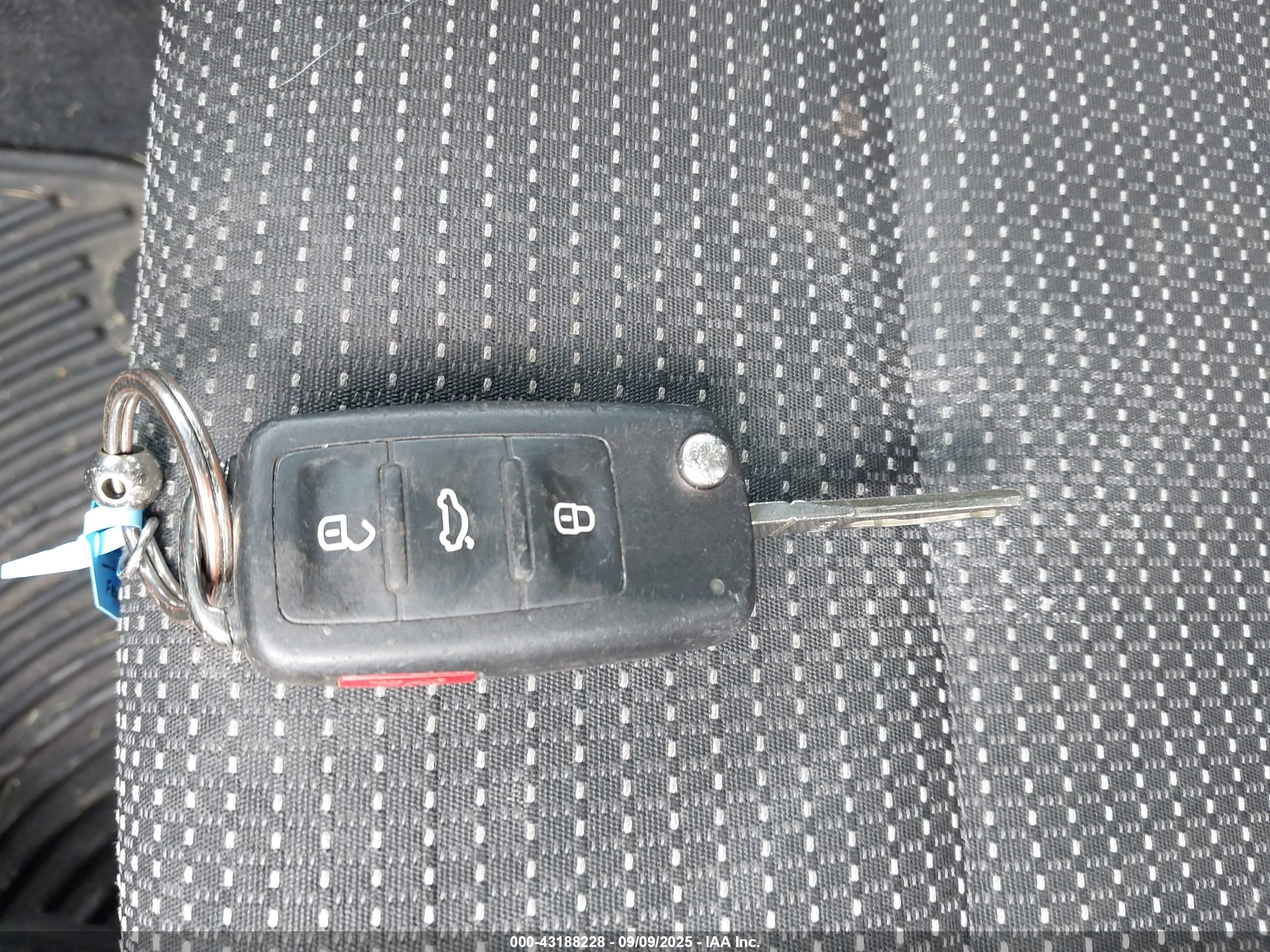 VOLKSWAGEN PASSAT image 11