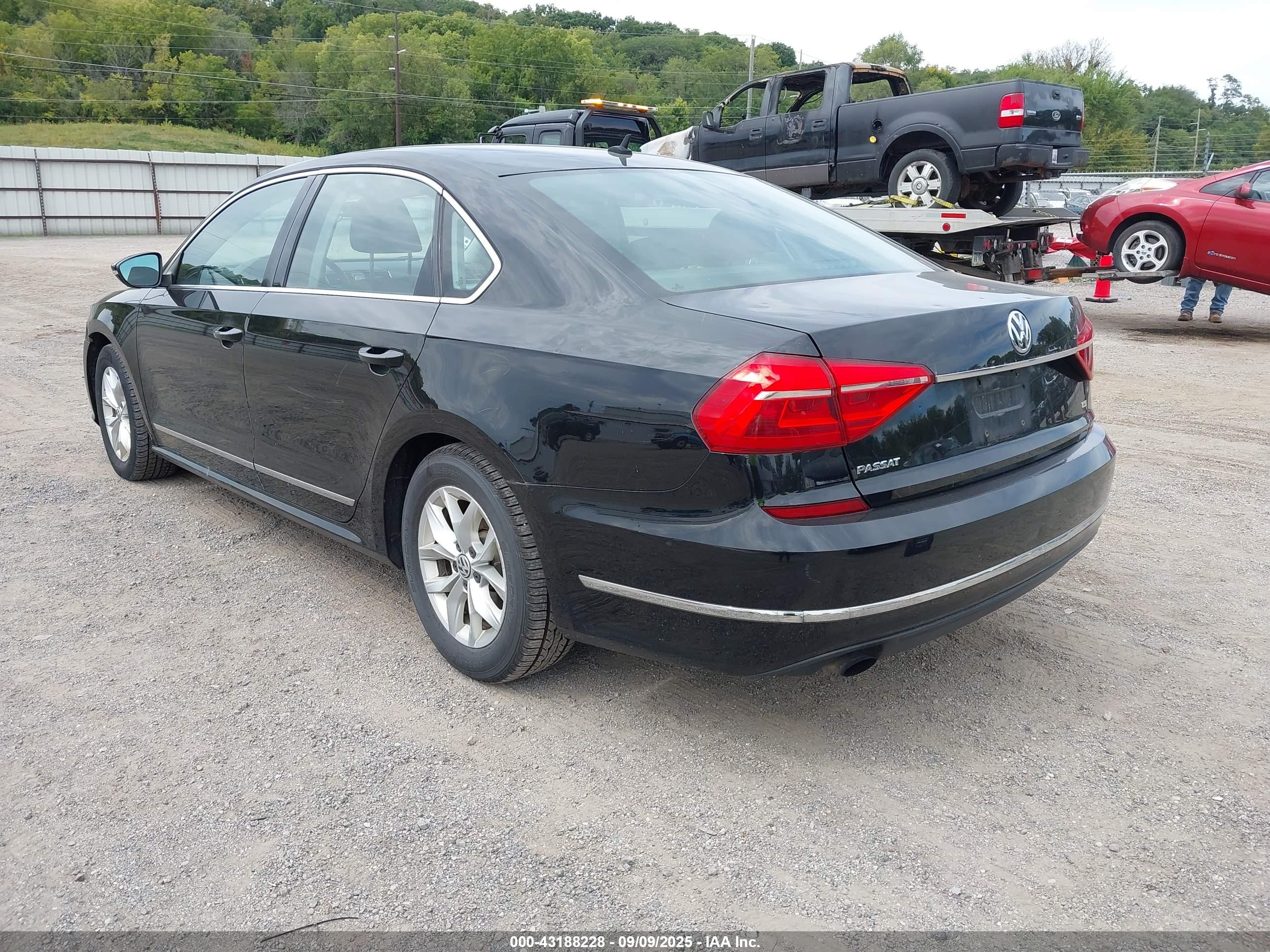 VOLKSWAGEN PASSAT image 3