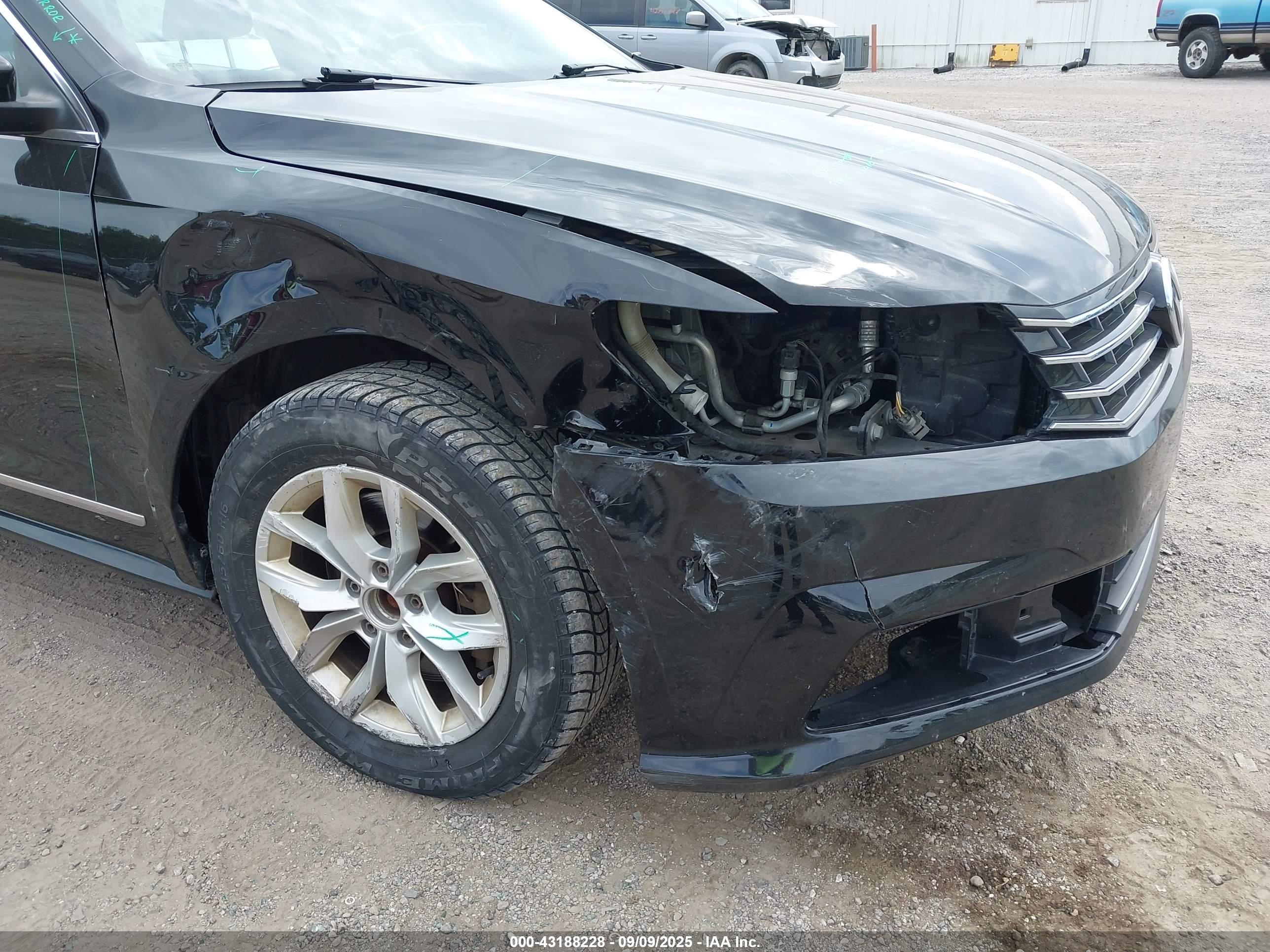 VOLKSWAGEN PASSAT image 6