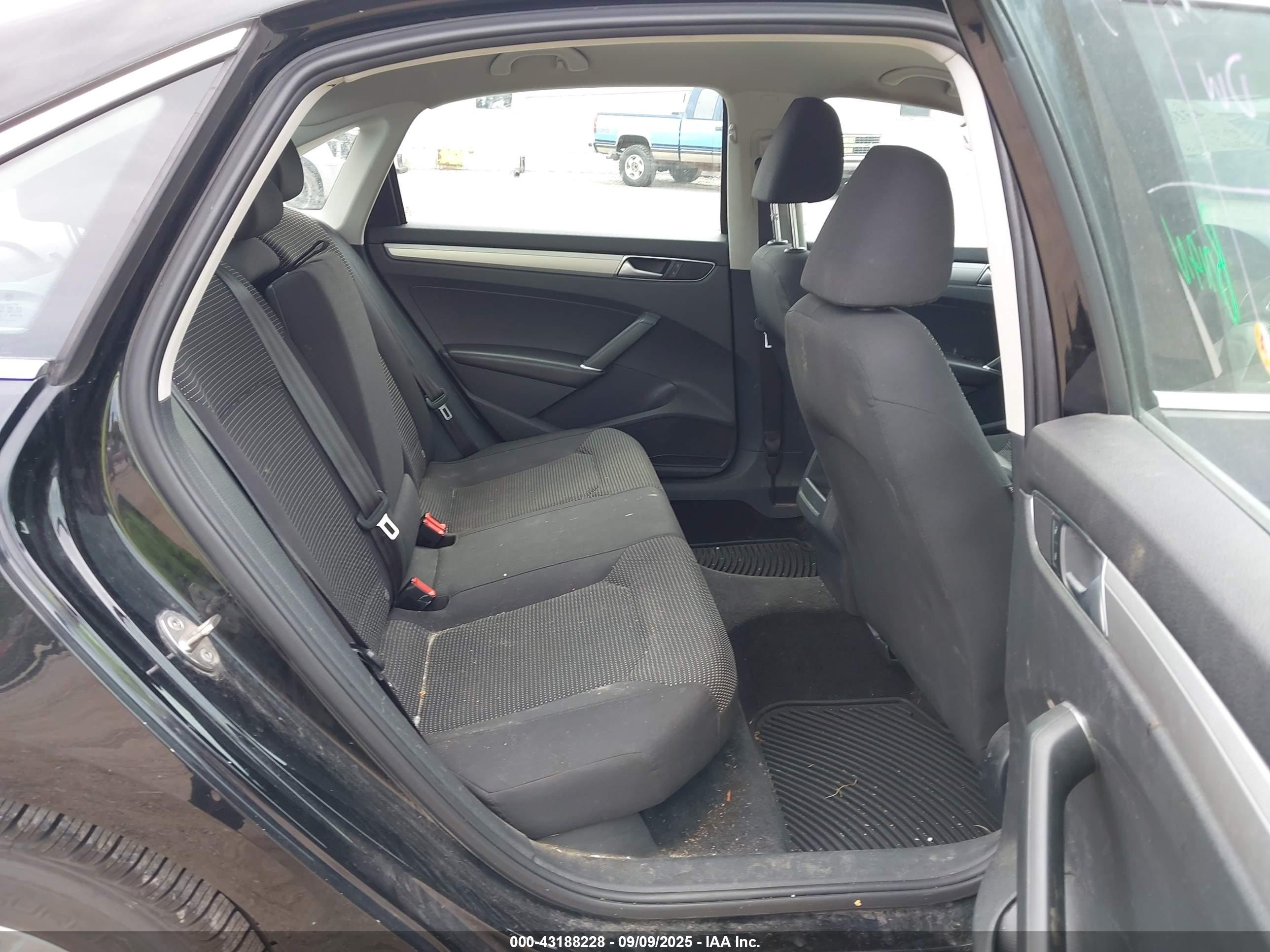VOLKSWAGEN PASSAT image 8