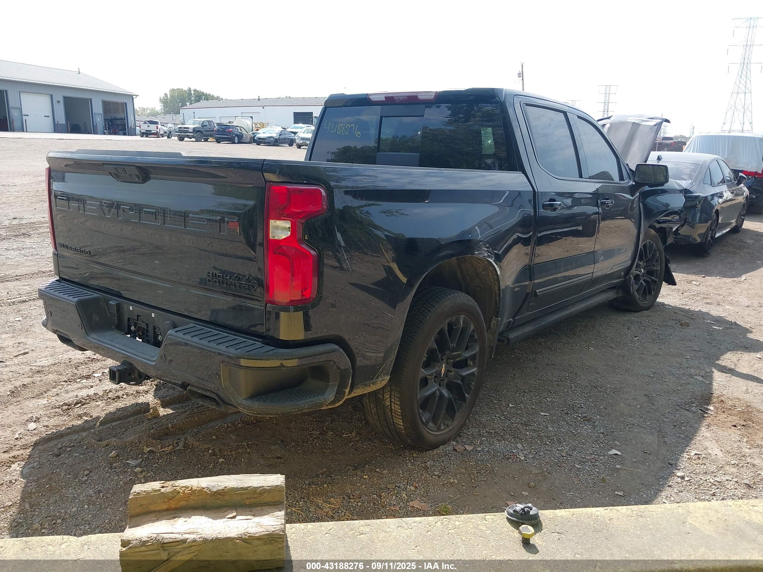 CHEVROLET SILVERADO image 4