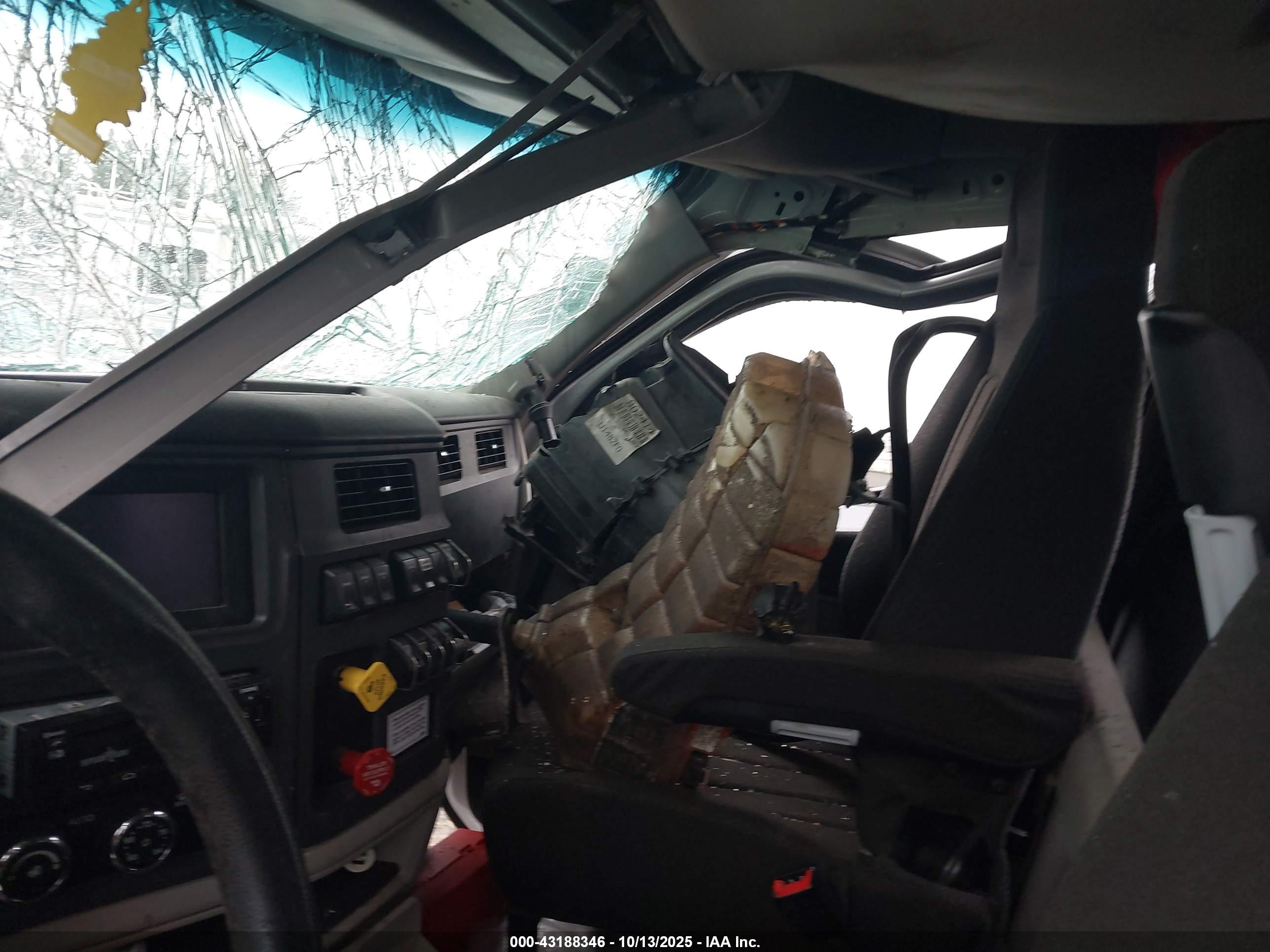 PETERBILT 567 image 7