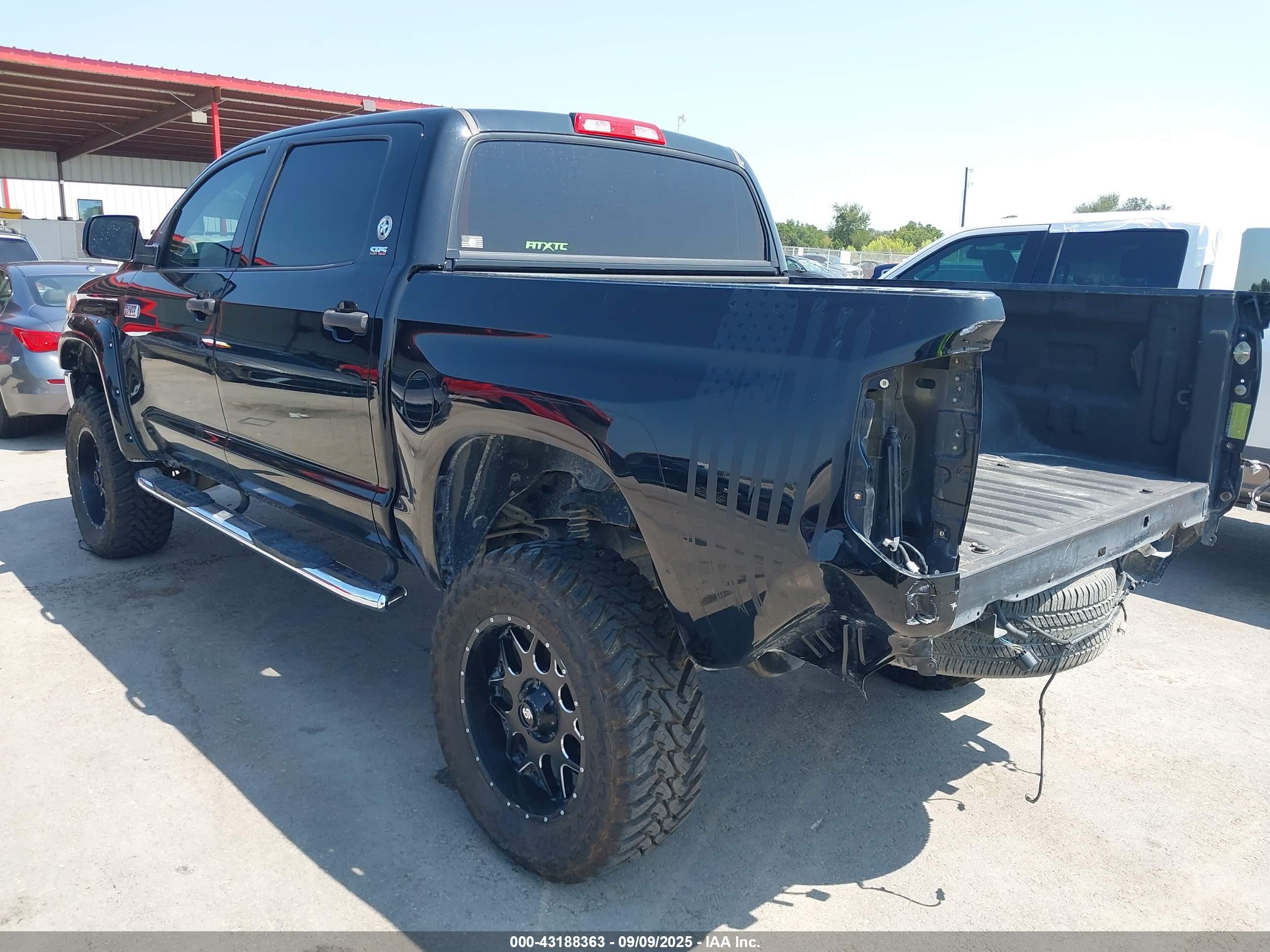 TOYOTA TUNDRA image 3