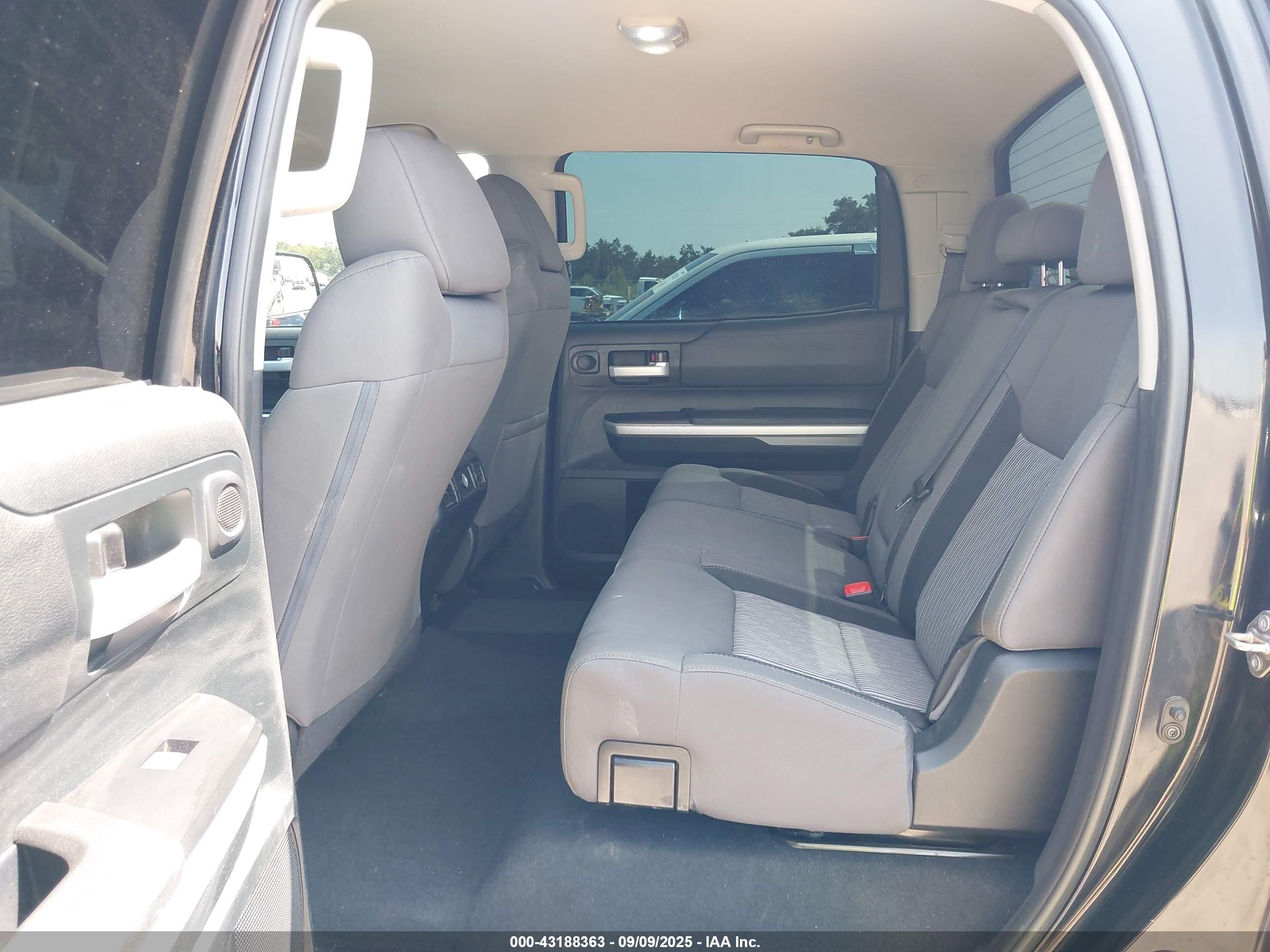 TOYOTA TUNDRA image 8