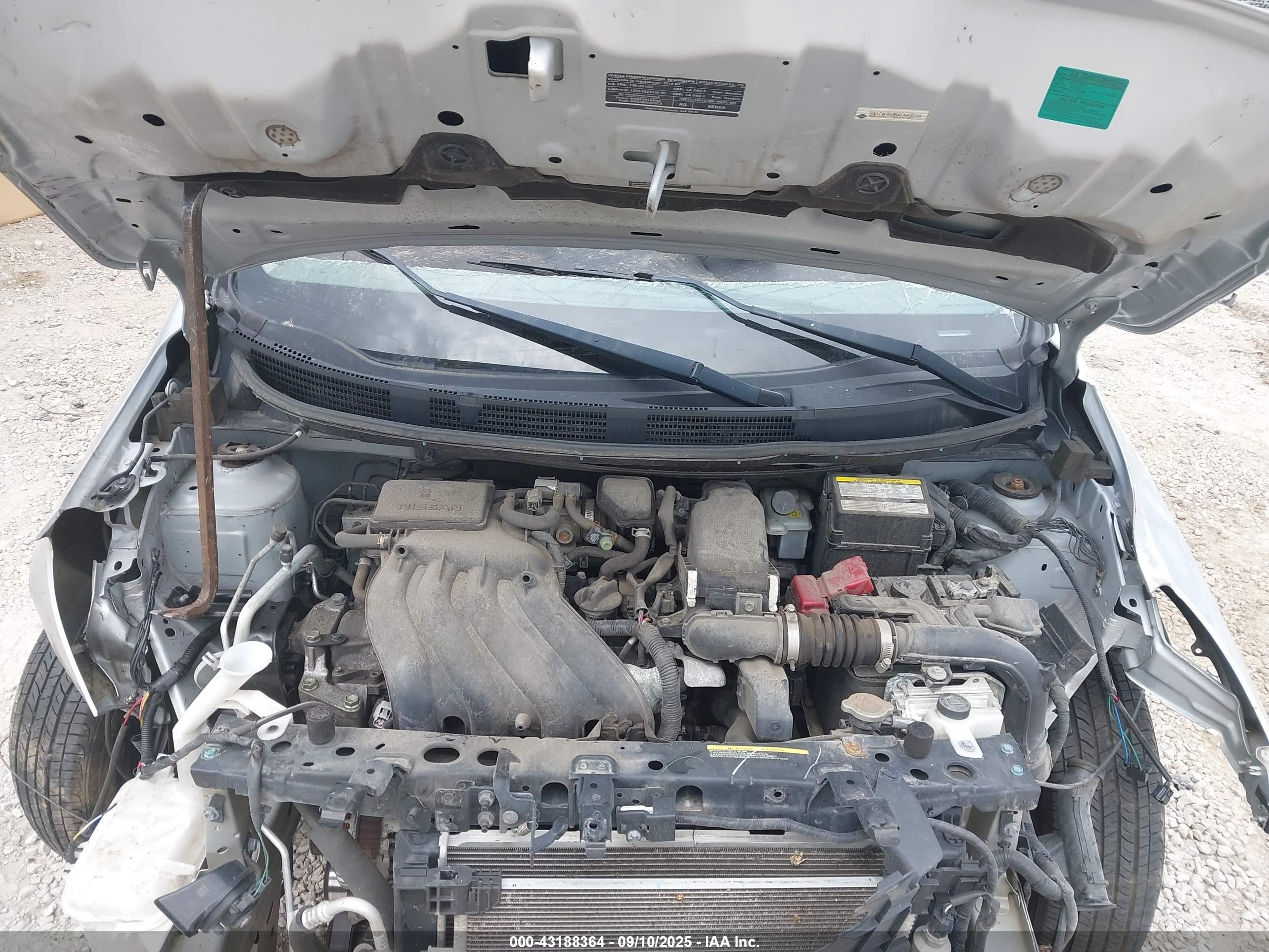 NISSAN VERSA image 10