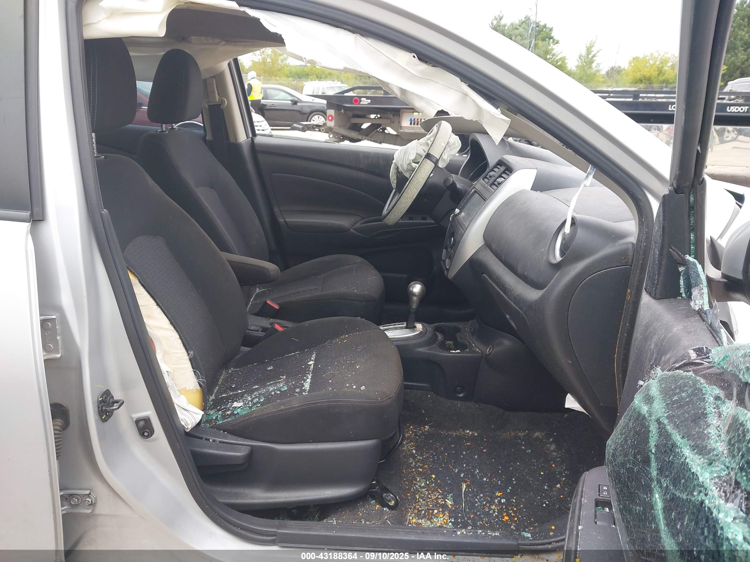 NISSAN VERSA image 5