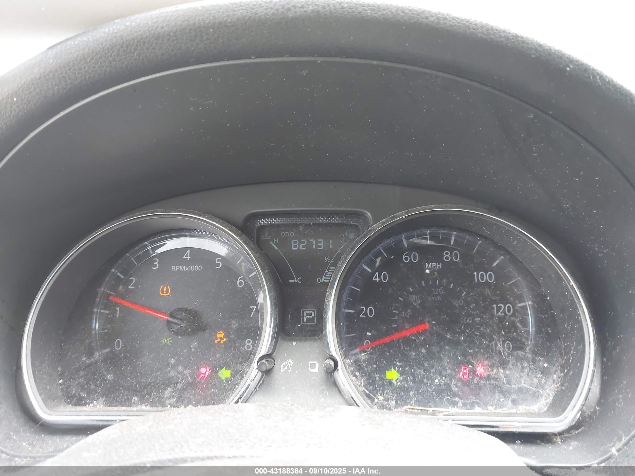 NISSAN VERSA image 7