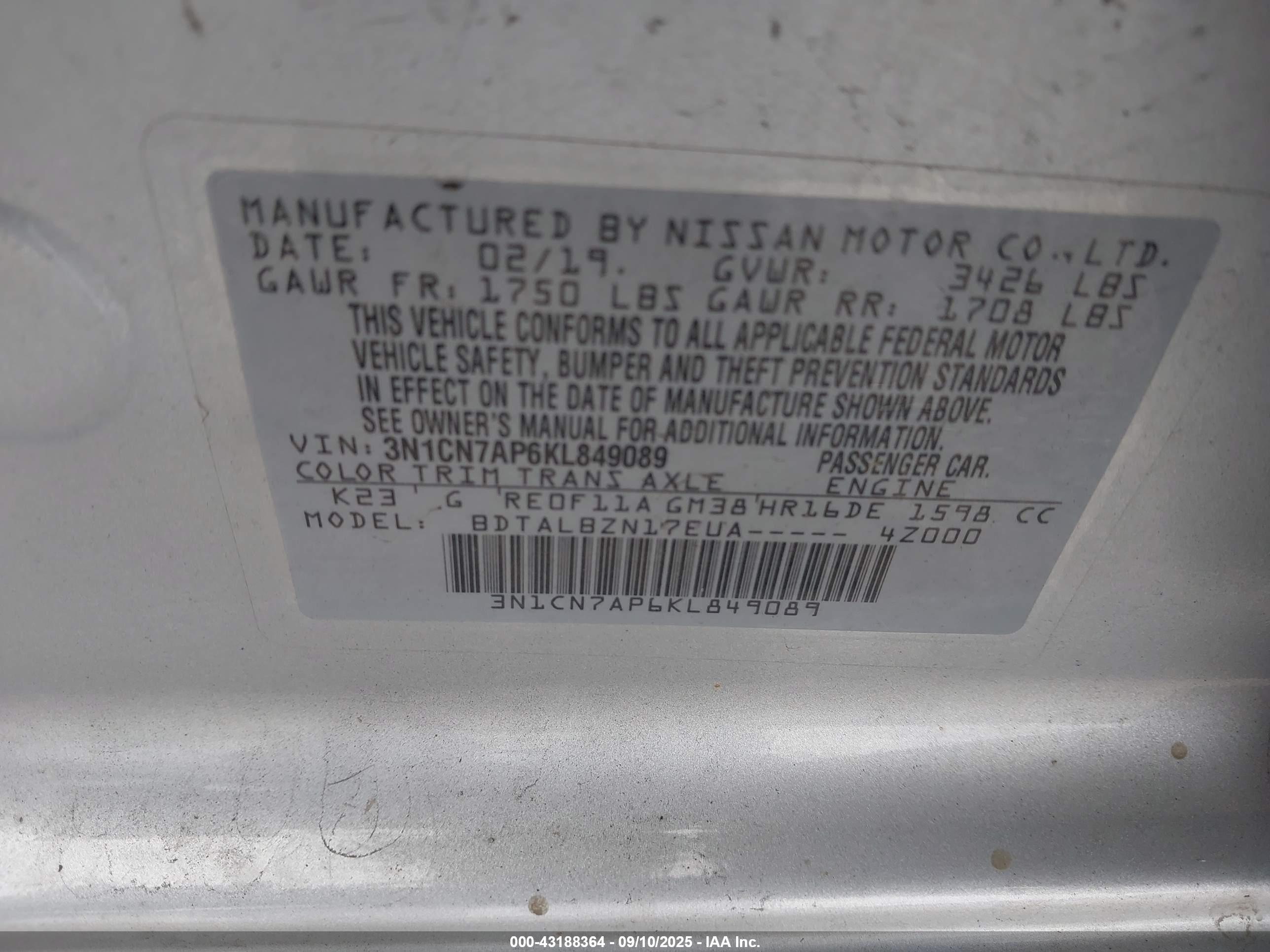 NISSAN VERSA image 9