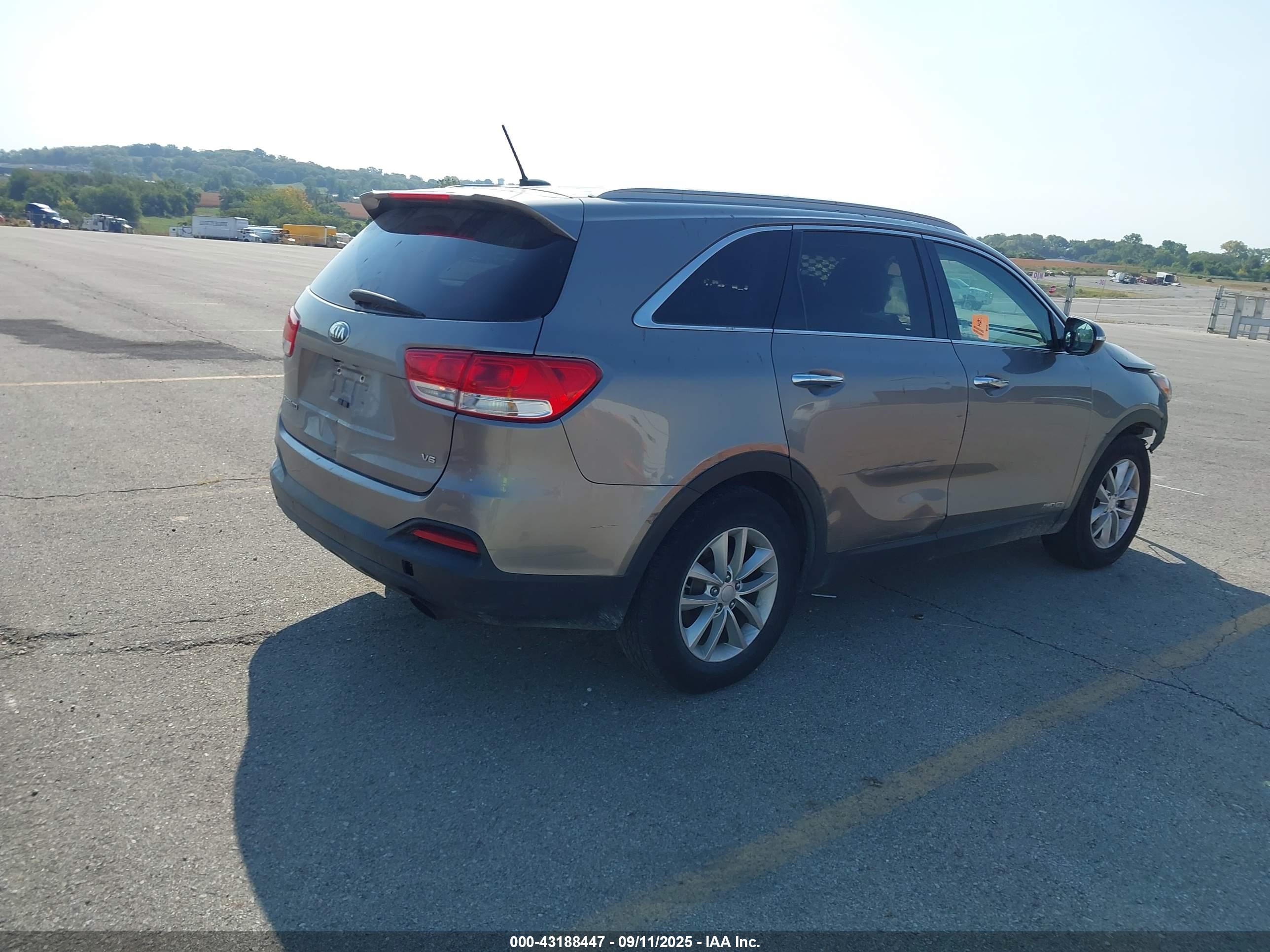 KIA SORENTO image 4