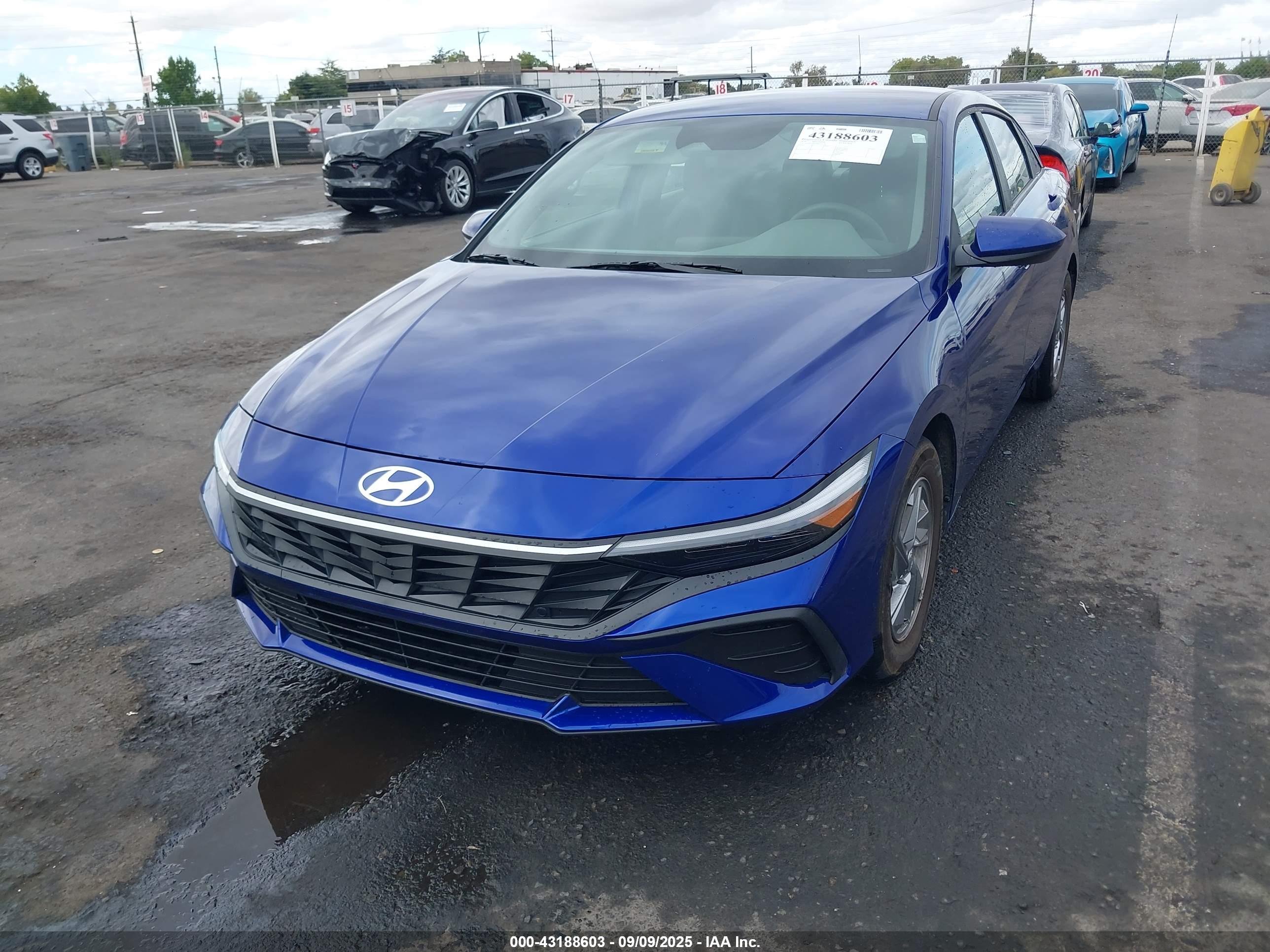 HYUNDAI ELANTRA image 2
