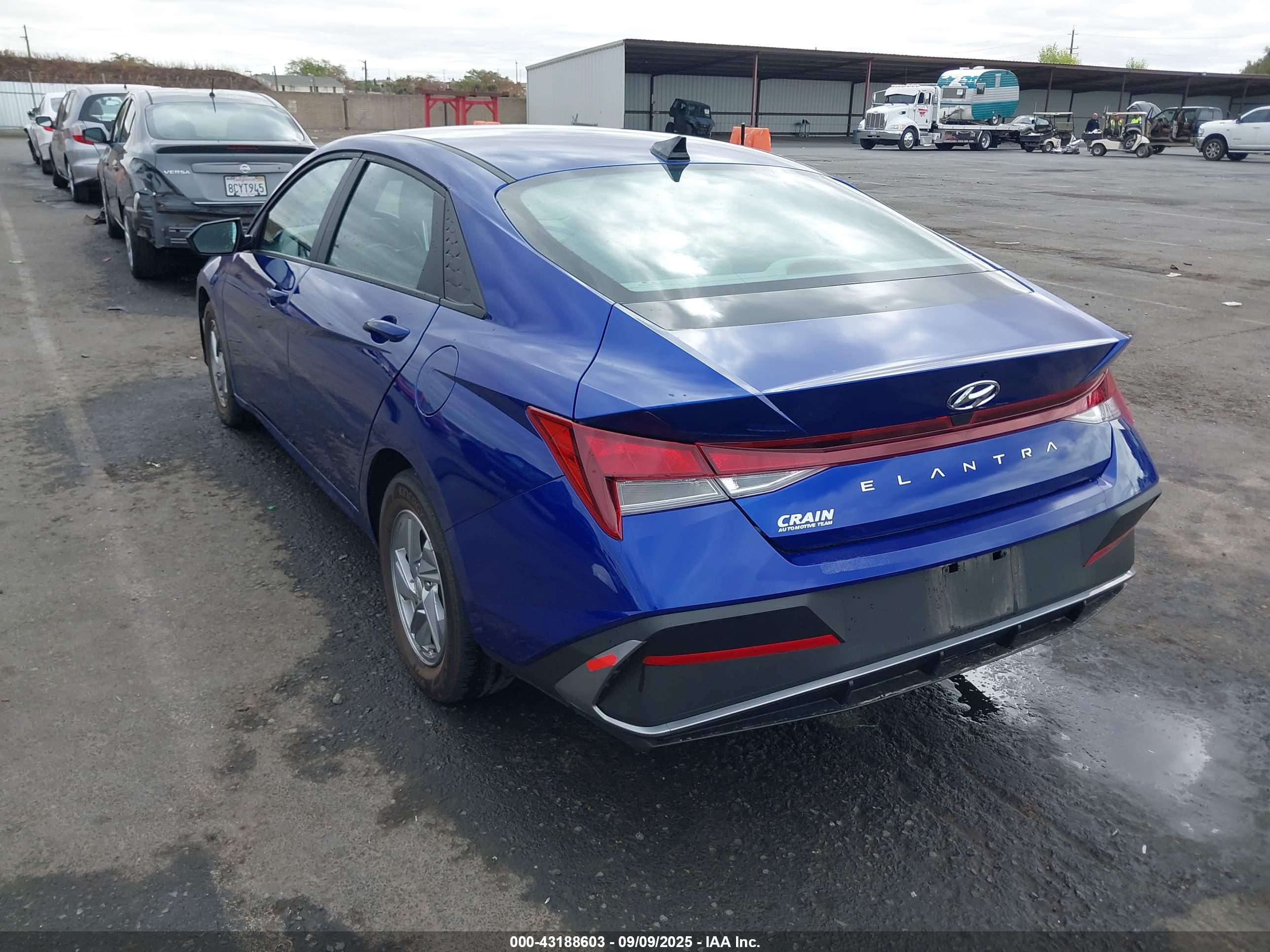 HYUNDAI ELANTRA image 3
