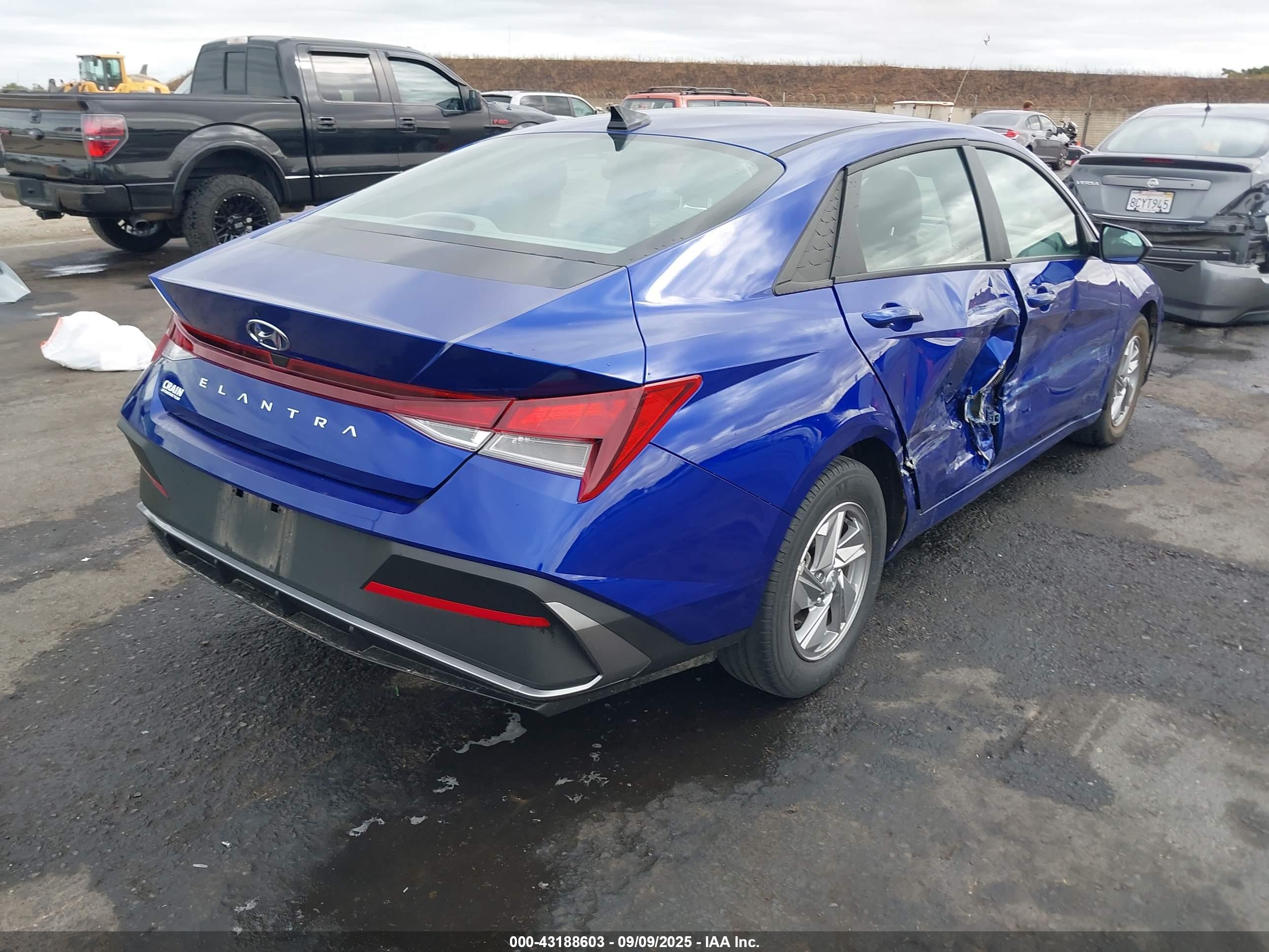 HYUNDAI ELANTRA image 4