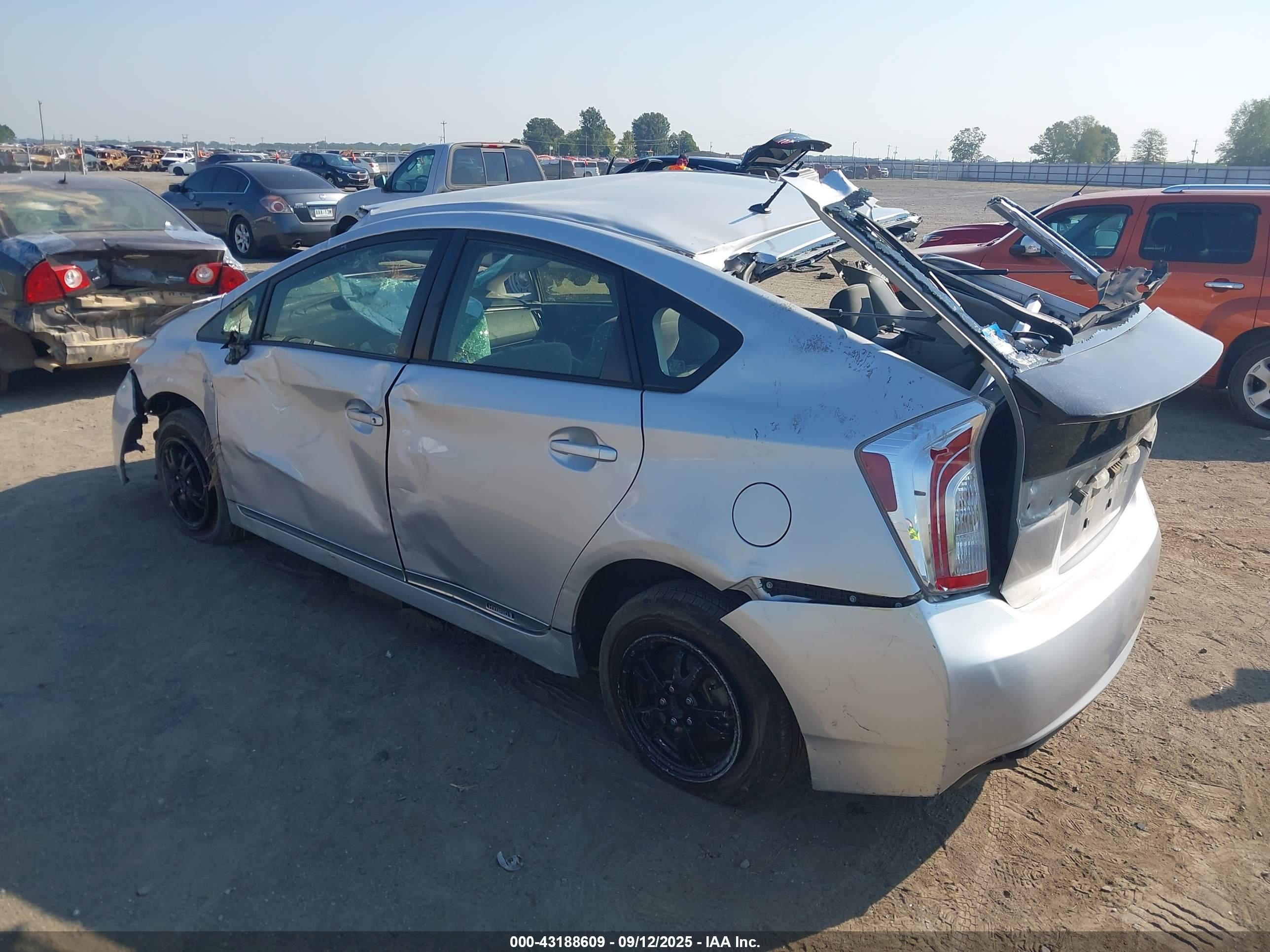 TOYOTA PRIUS image 3