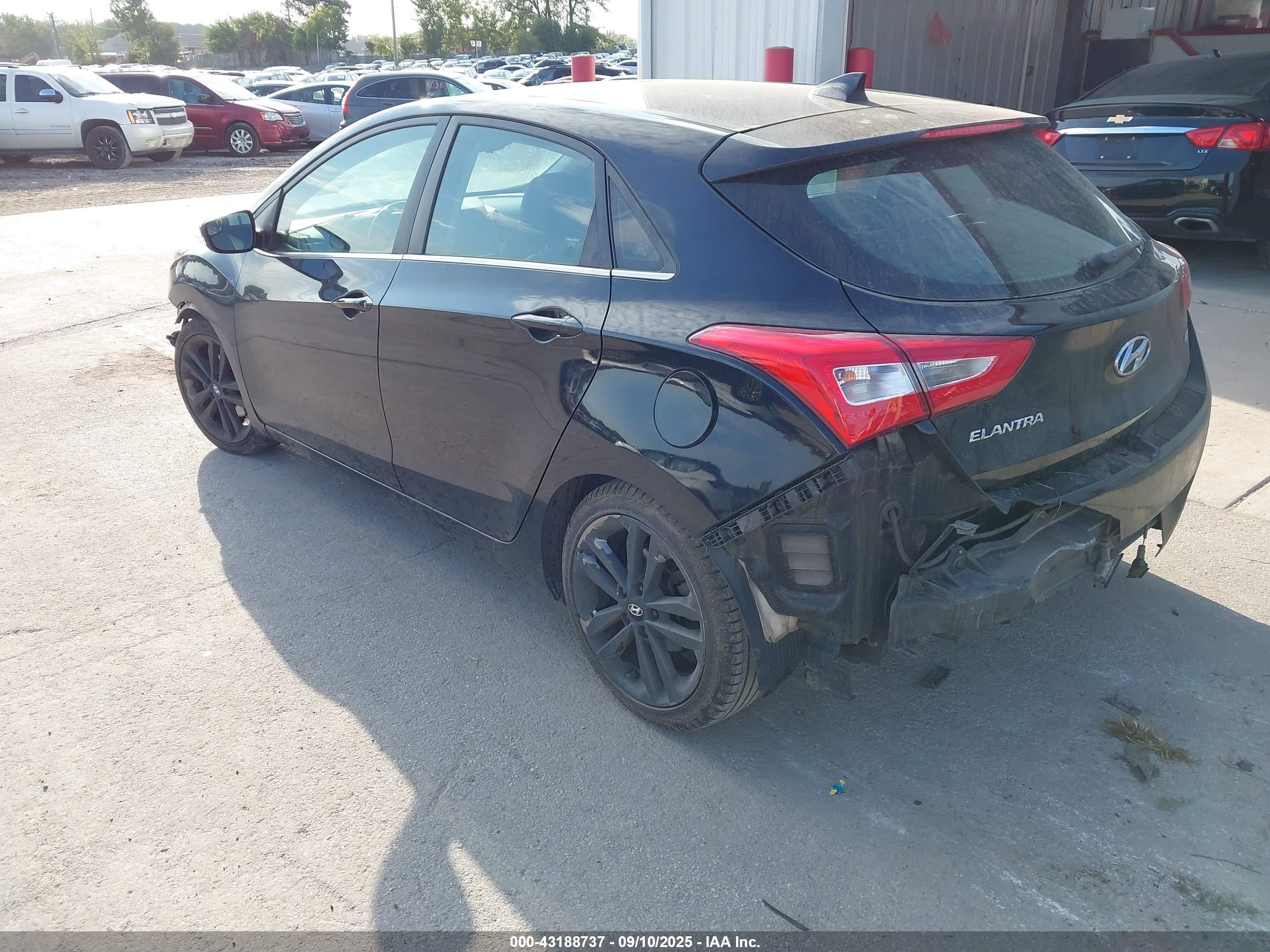 HYUNDAI ELANTRA image 3