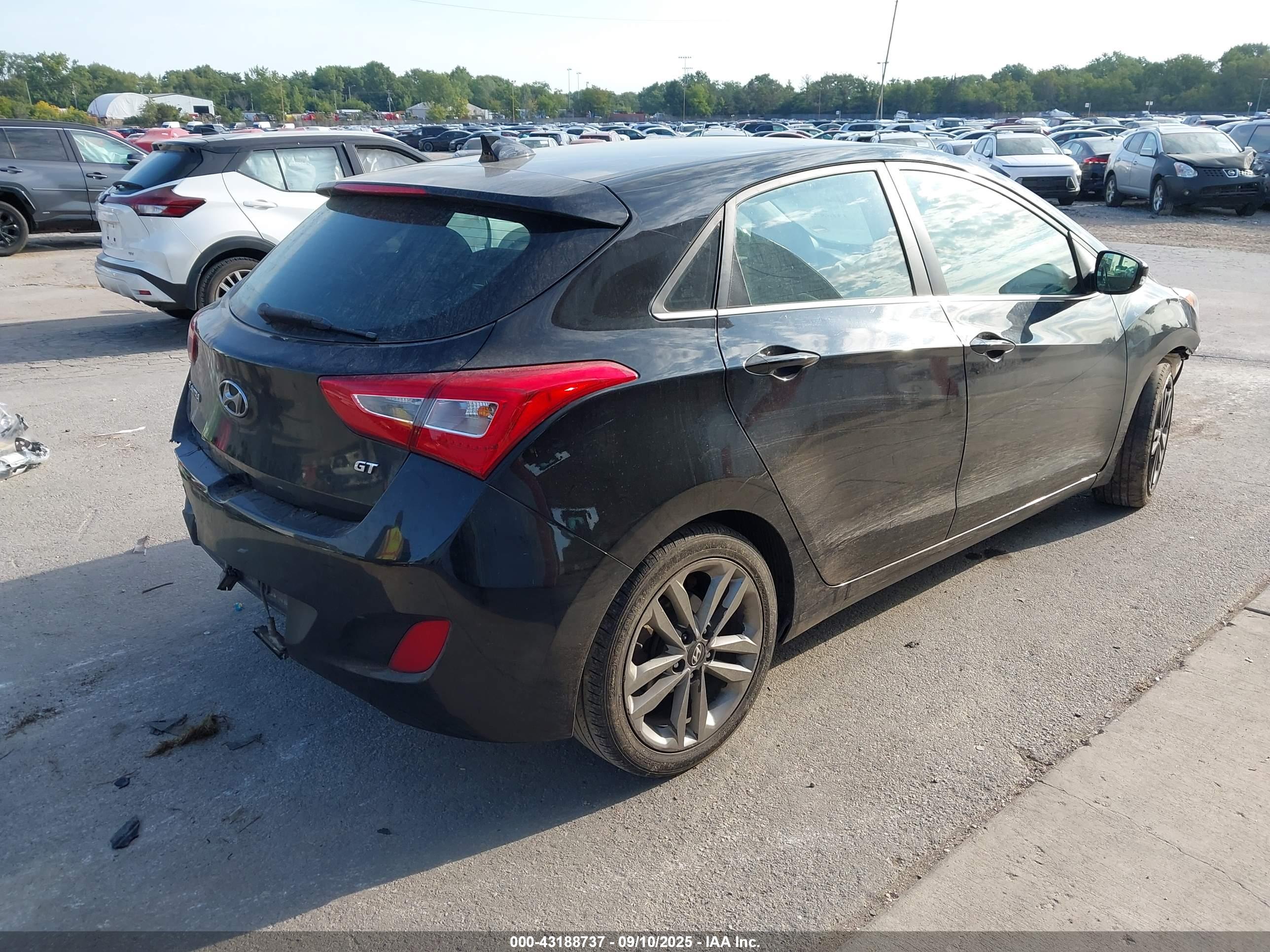 HYUNDAI ELANTRA image 4
