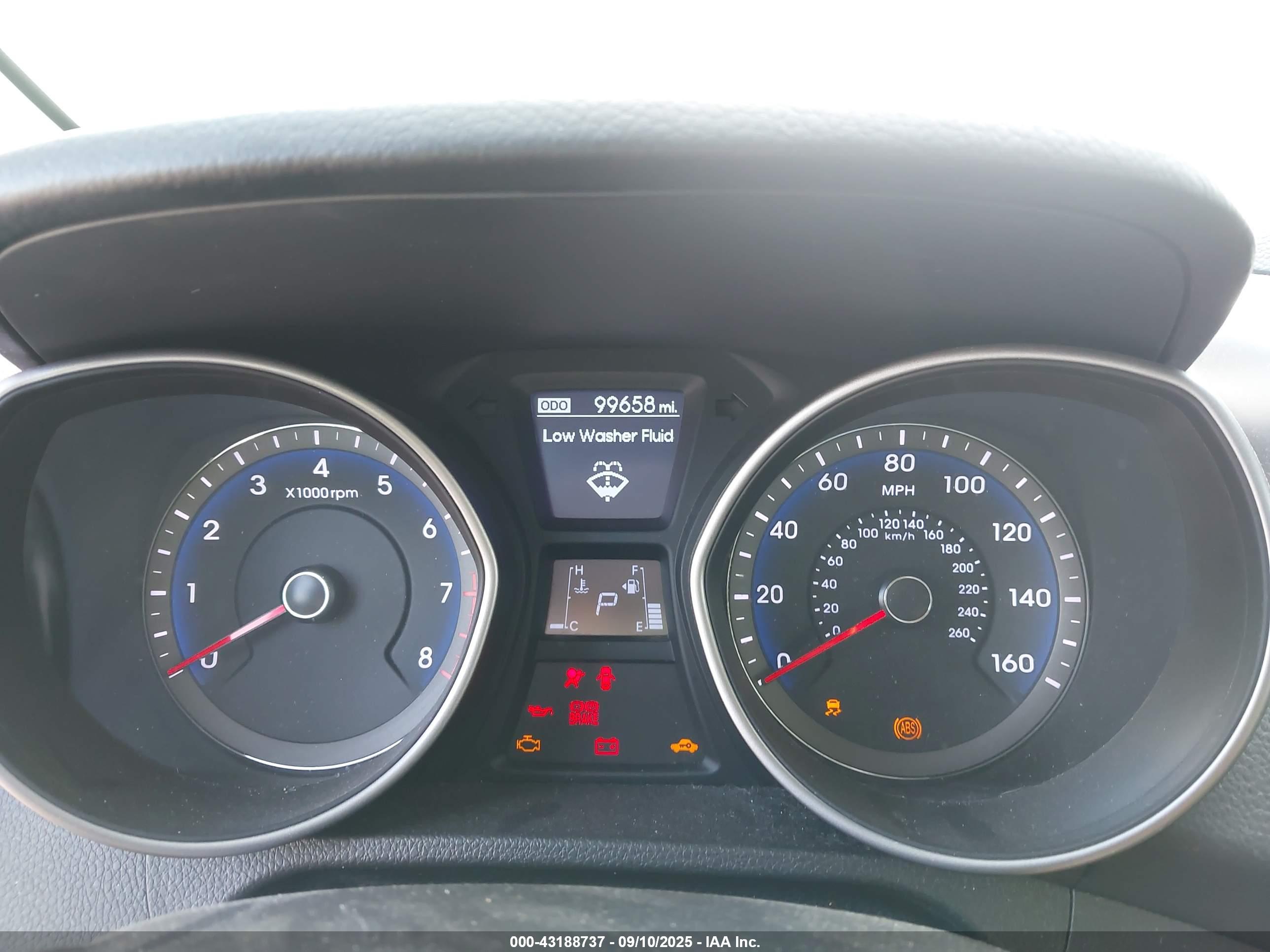 HYUNDAI ELANTRA image 7