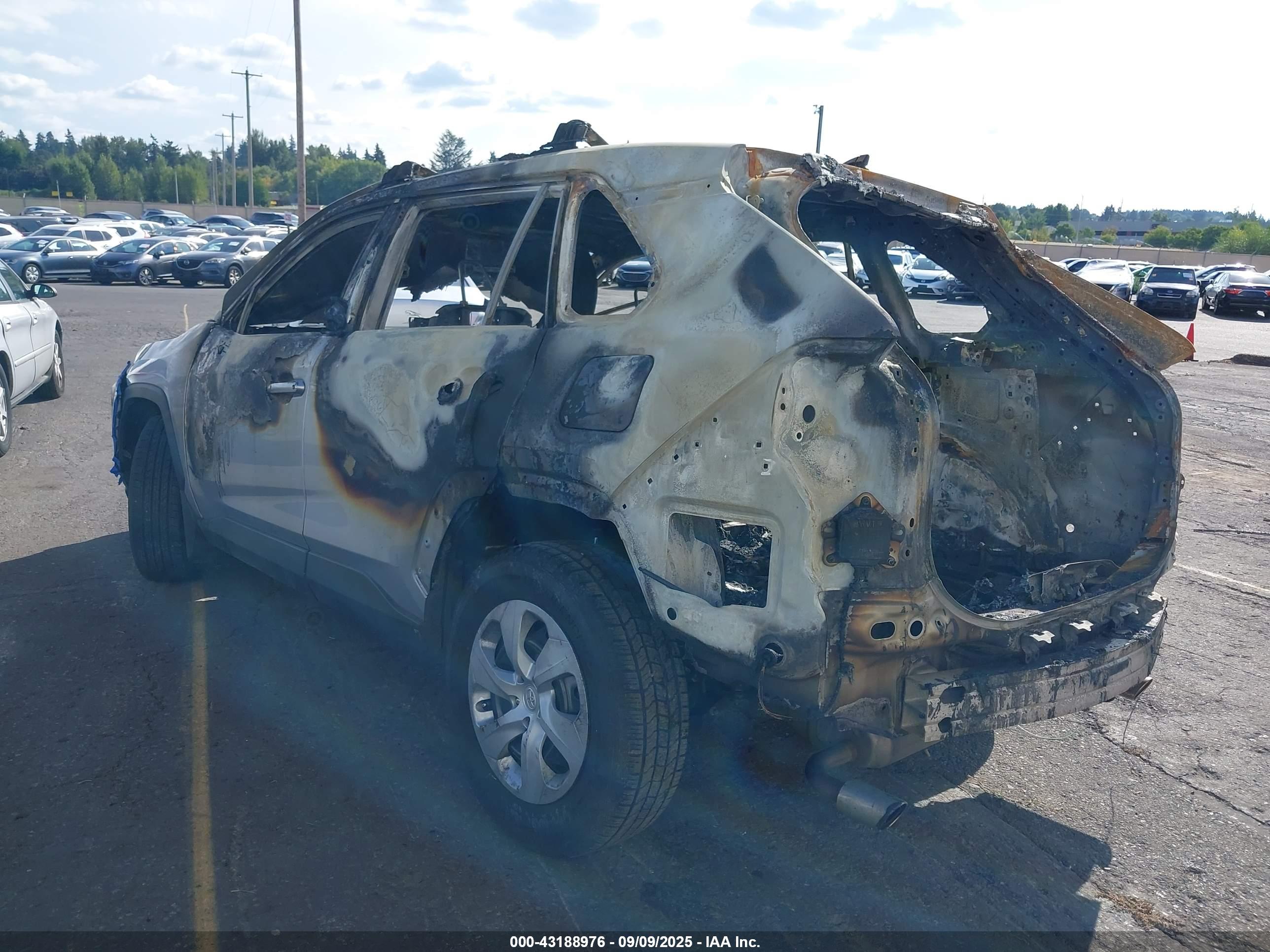 TOYOTA RAV4 image 3