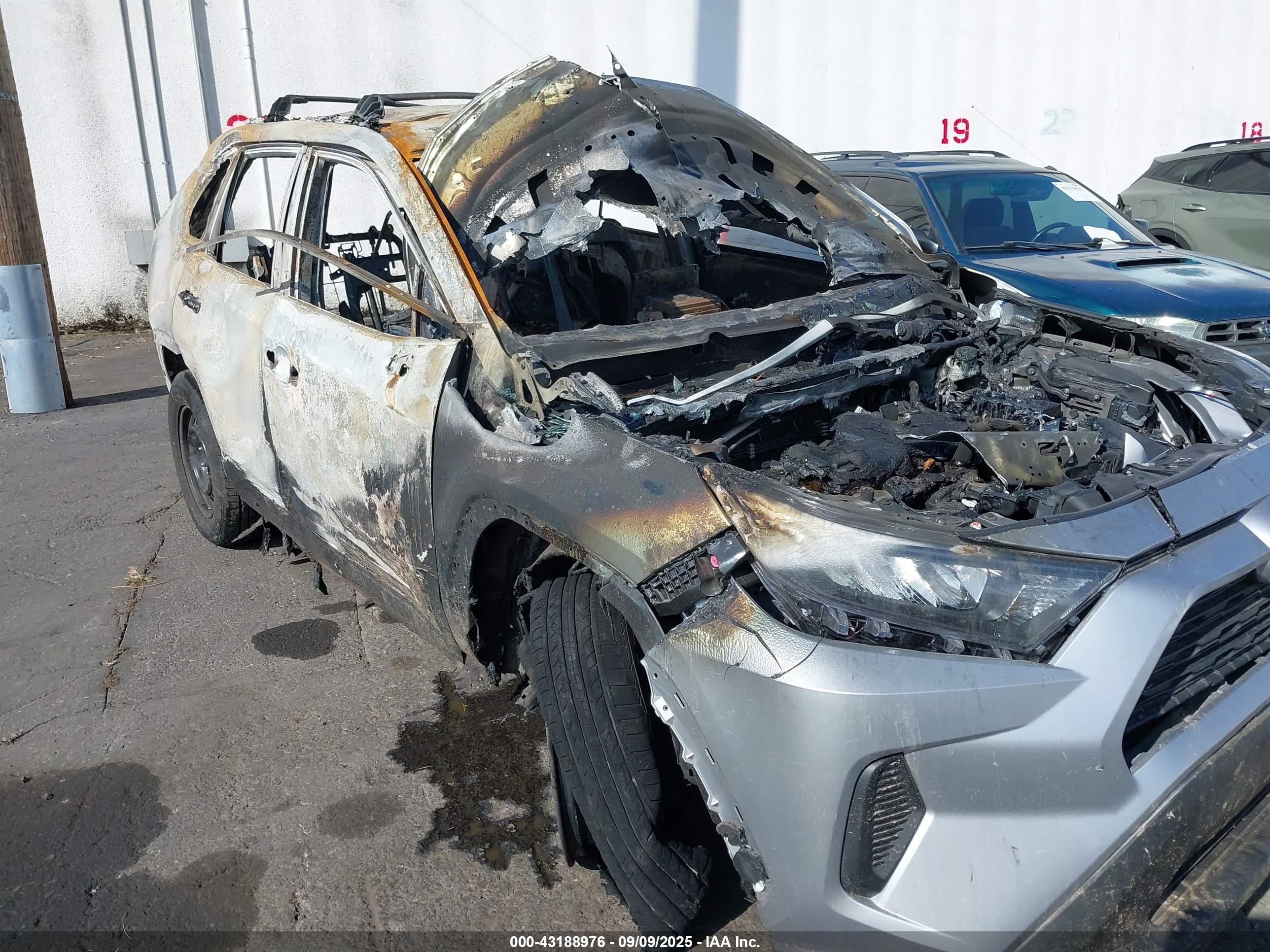 TOYOTA RAV4 image 6