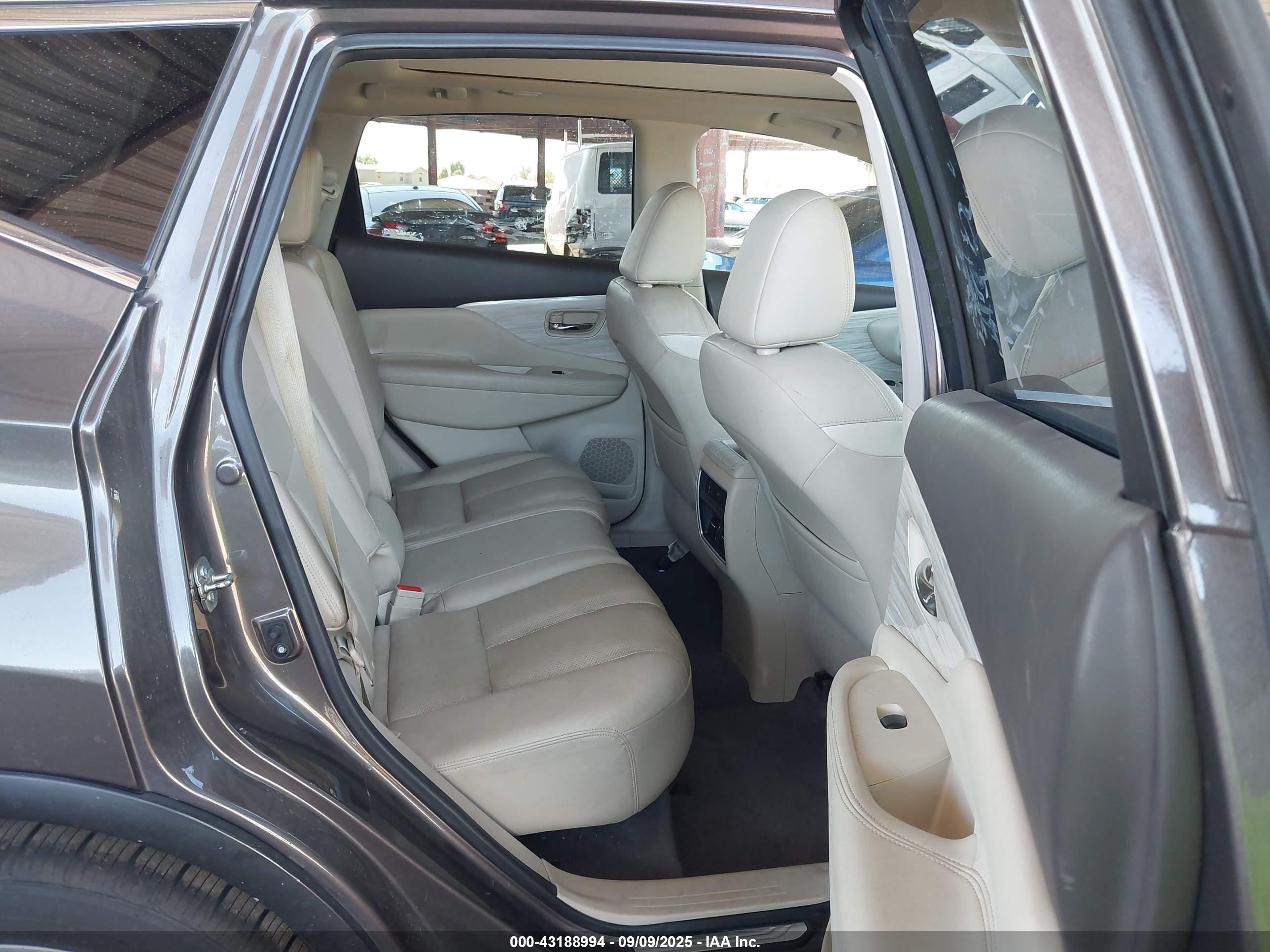 NISSAN MURANO image 8