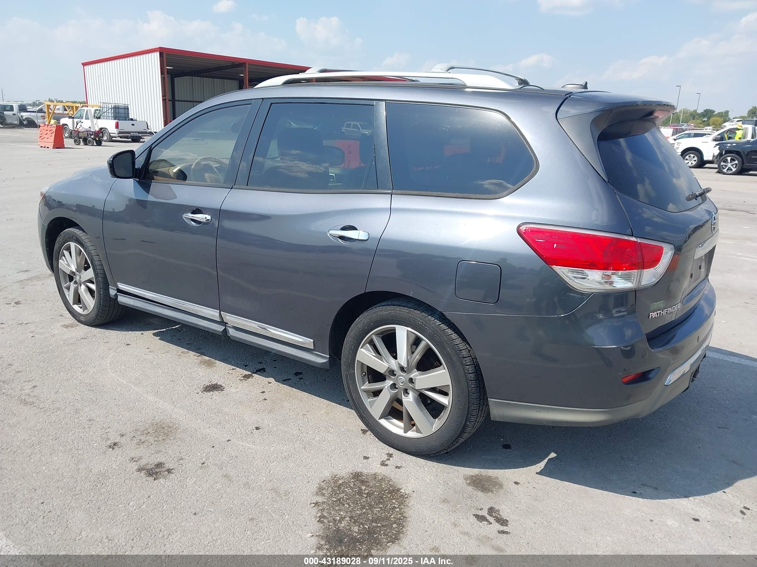 NISSAN PATHFINDER image 3